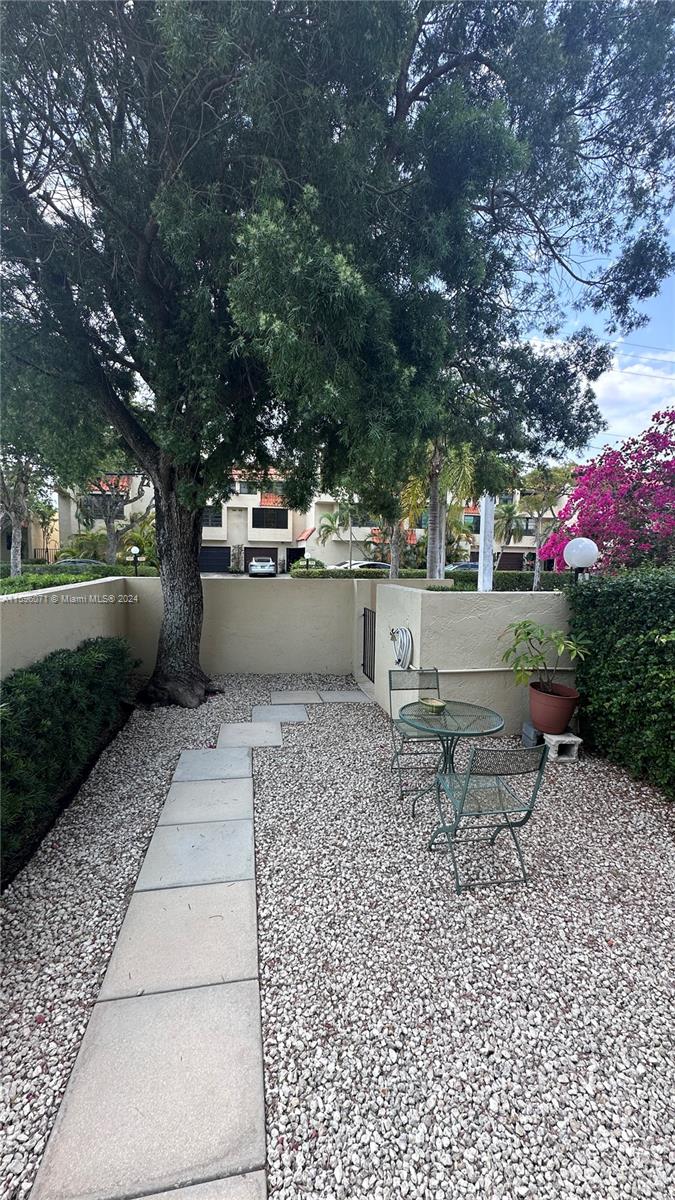 1521 NE 105th St # 1 Unit: 1-1