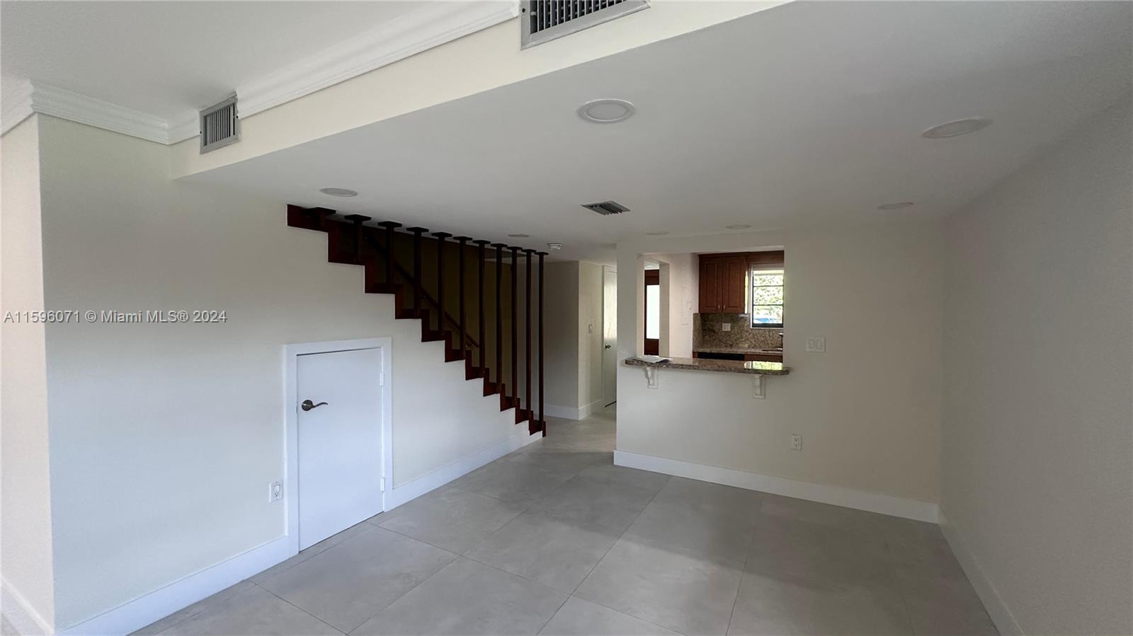 1521 NE 105th St # 1 Unit: 1-1