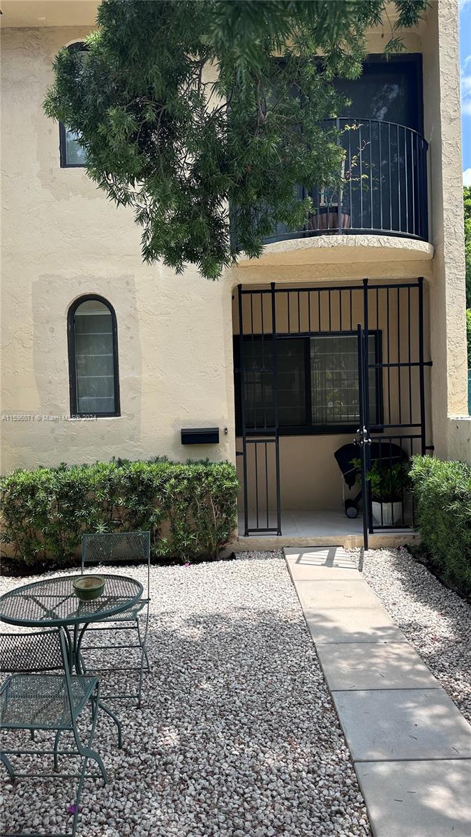 1521 NE 105th St # 1 Unit: 1-1