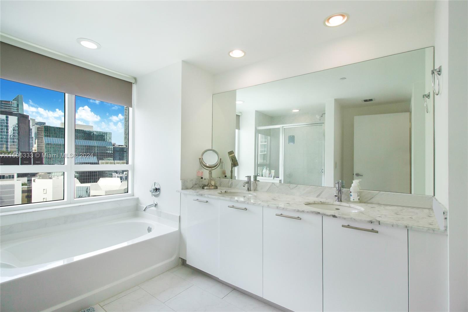 950 Brickell Bay Dr # 1911