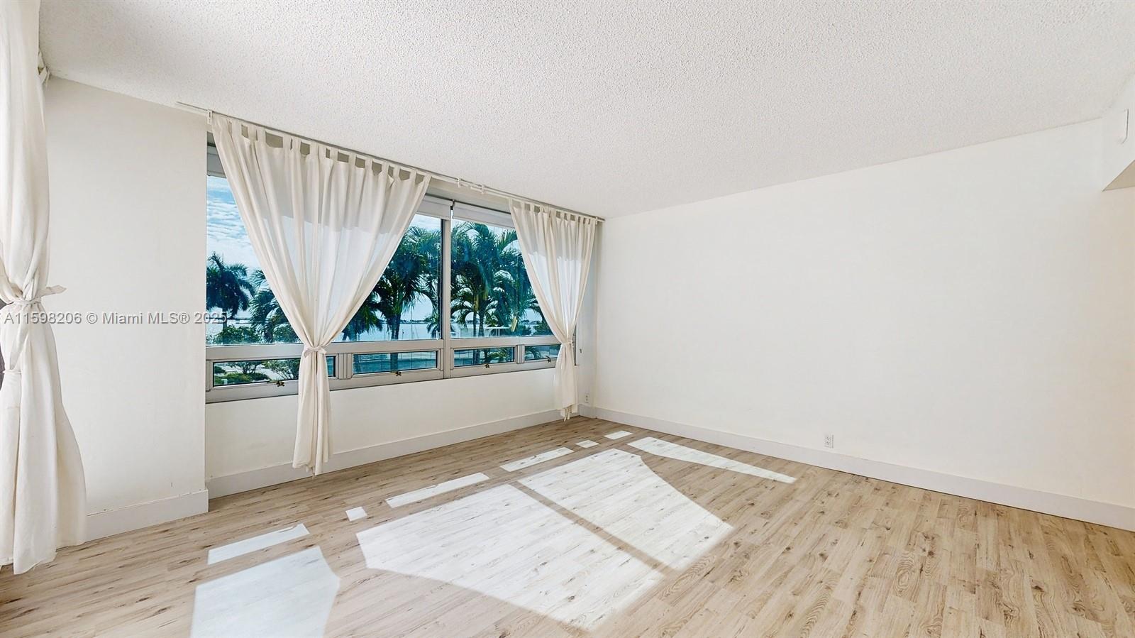 1541 Brickell Ave # B404