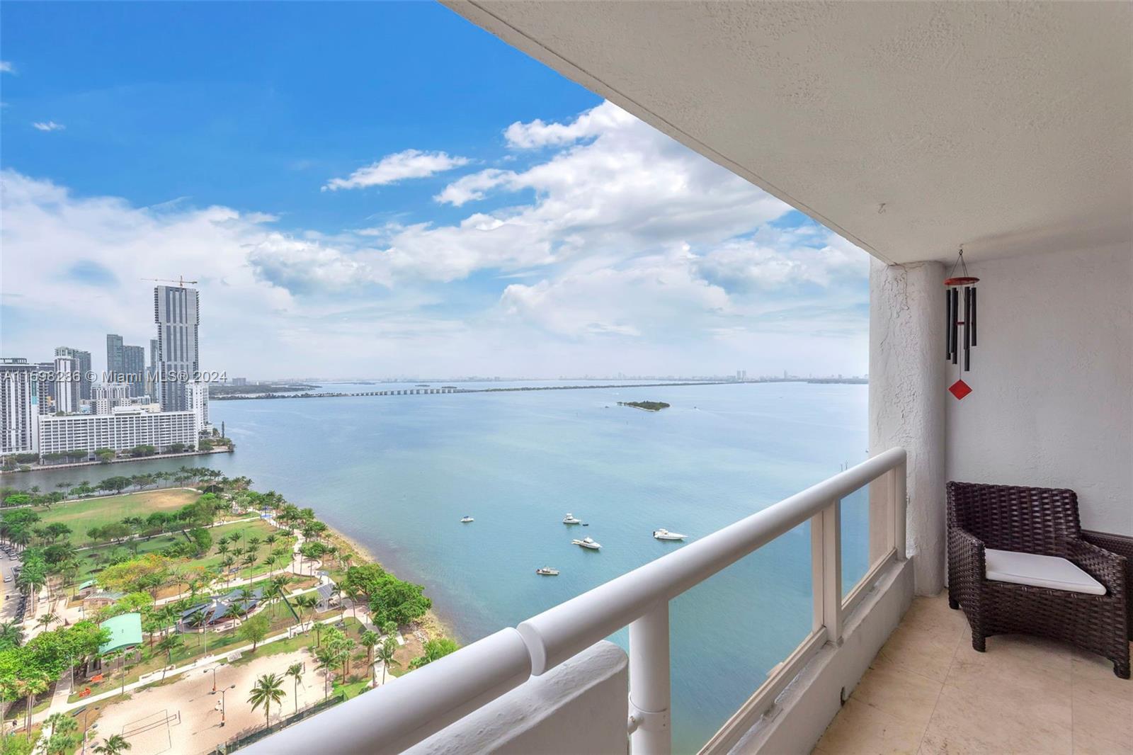 1717 N Bayshore Dr # 3137 Unit: A-3137
