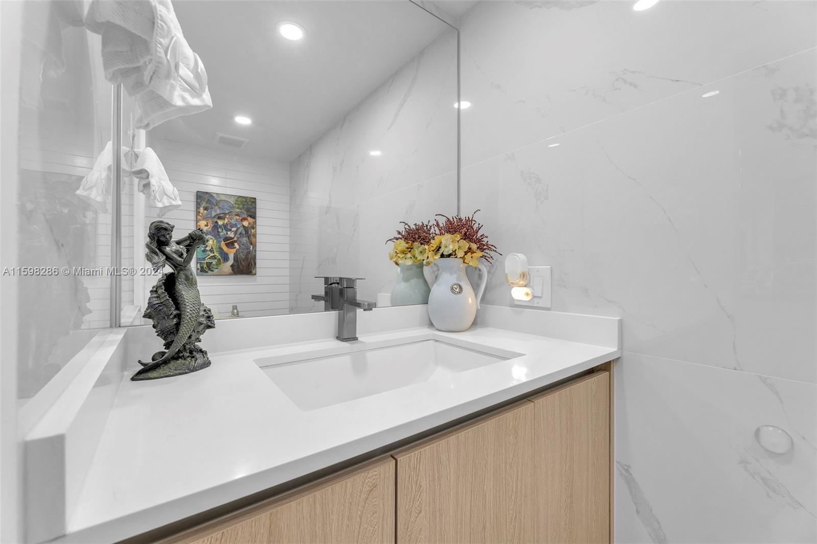 1717 N Bayshore Dr # 3137 Unit: A-3137