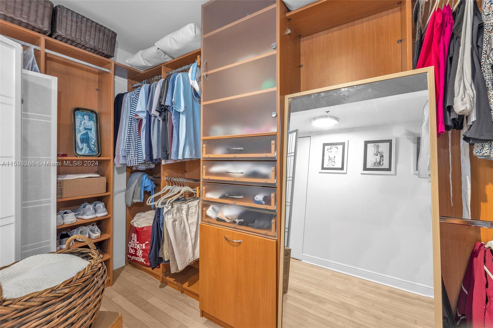 1717 N Bayshore Dr # 3137 Unit: A-3137