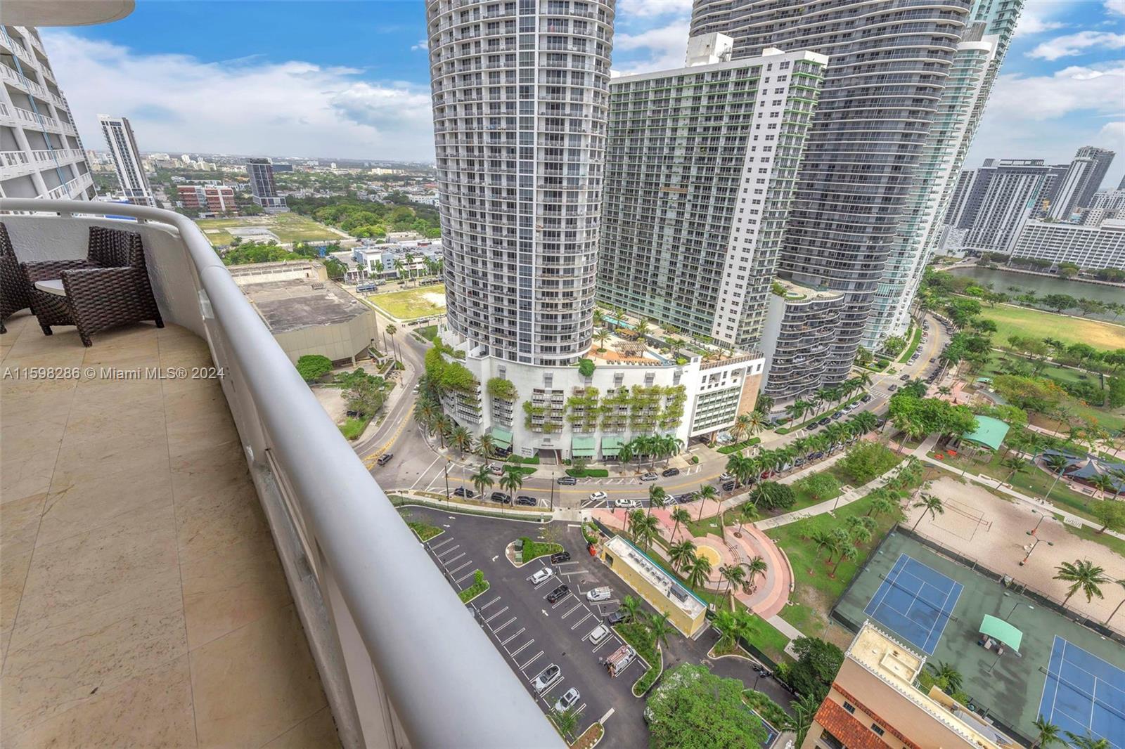 1717 N Bayshore Dr # 3137 Unit: A-3137