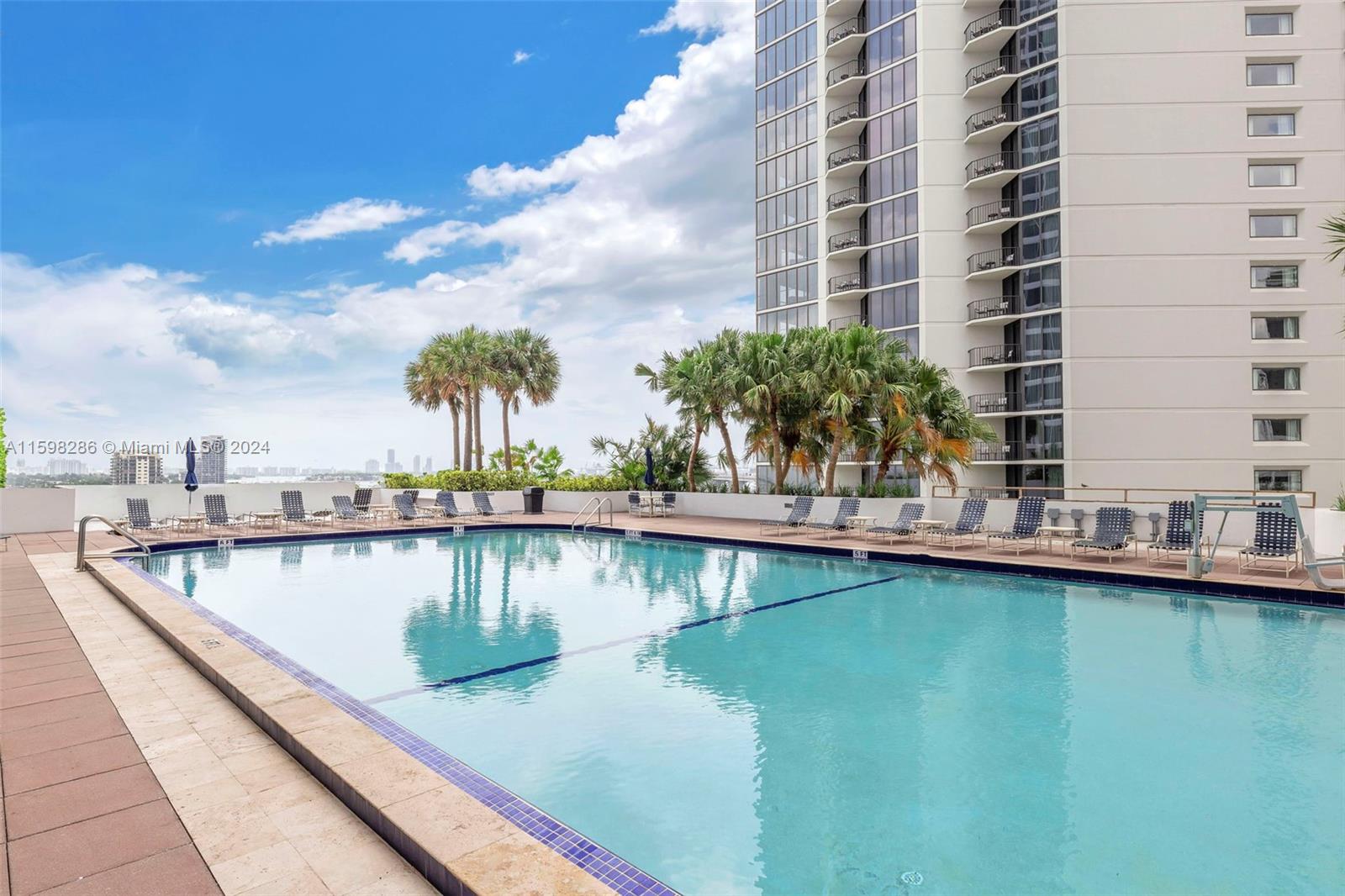 1717 N Bayshore Dr # 3137 Unit: A-3137