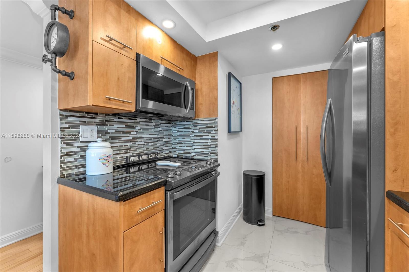 1717 N Bayshore Dr # 3137 Unit: A-3137
