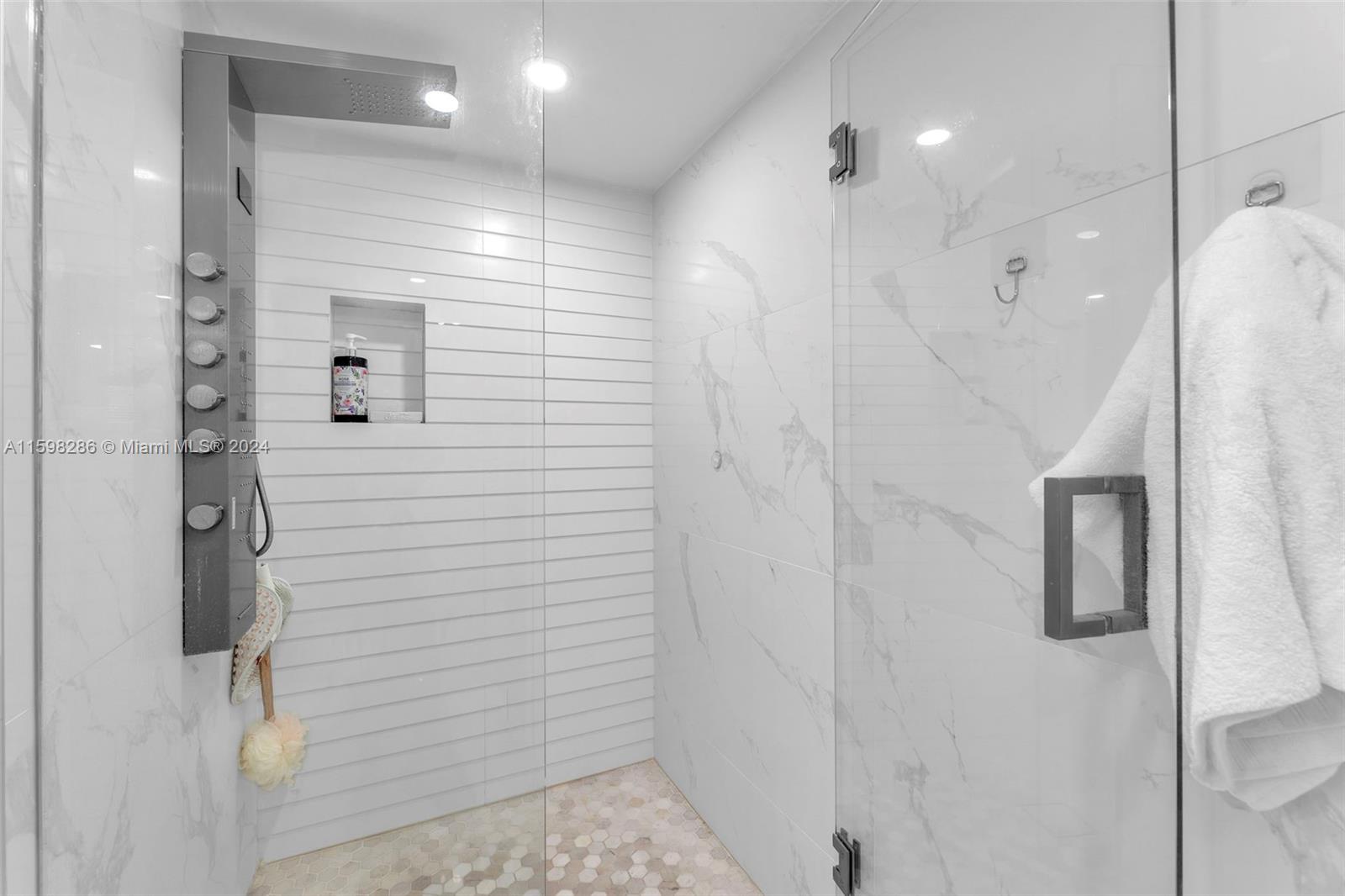 1717 N Bayshore Dr # 3137 Unit: A-3137