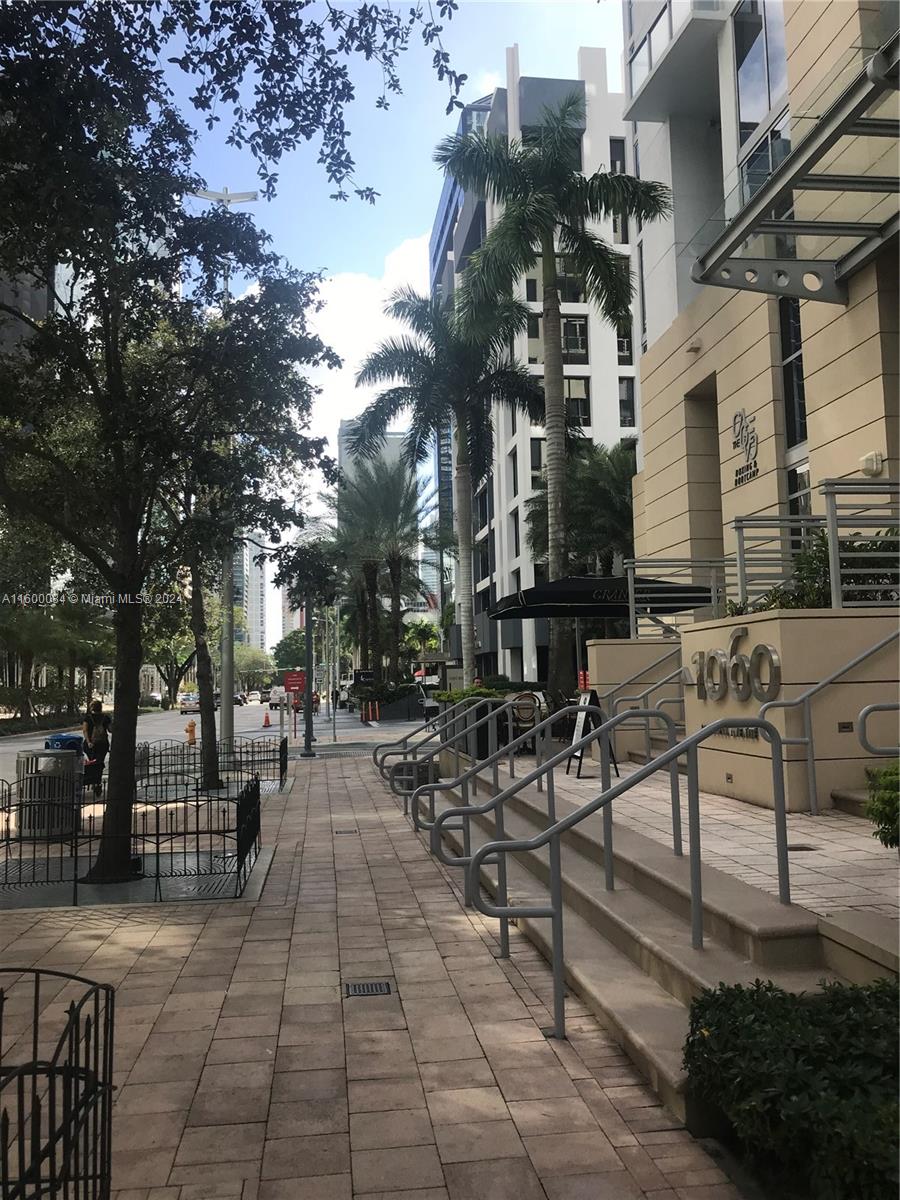 1060 Brickell Ave # 2801