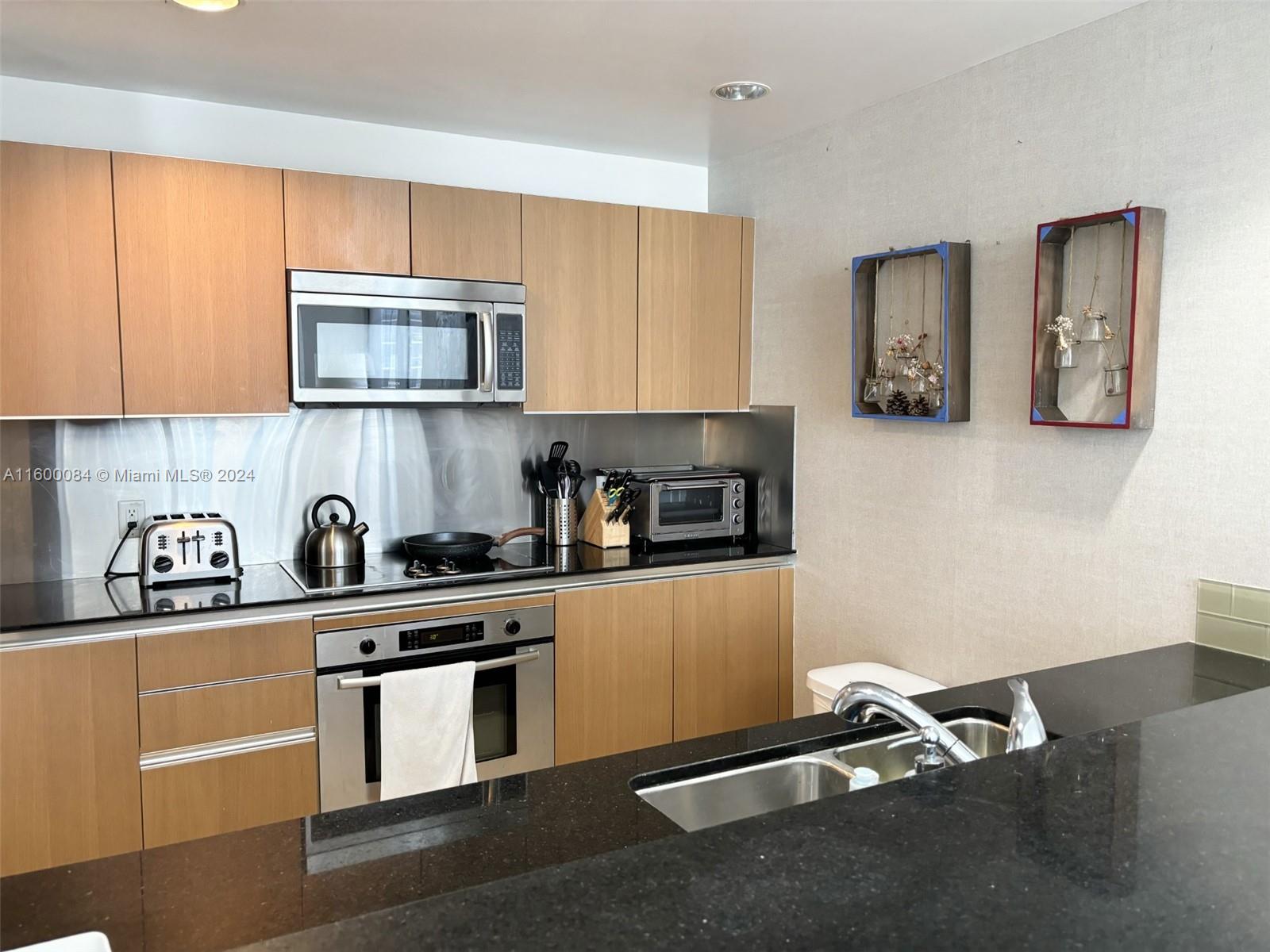 1060 Brickell Ave # 2801