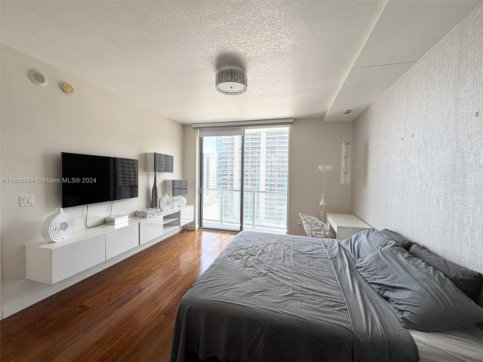 1060 Brickell Ave # 2801