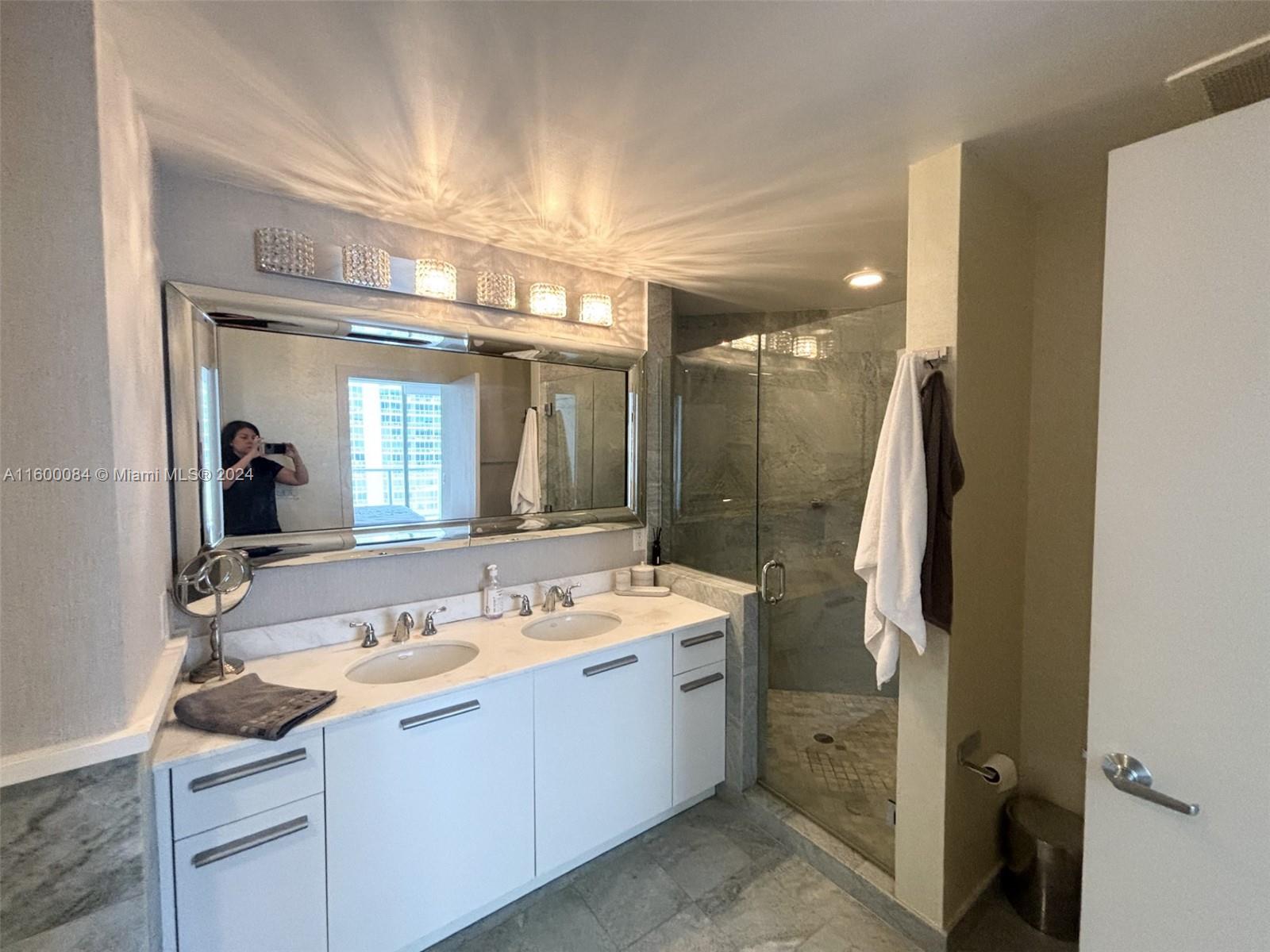 1060 Brickell Ave # 2801