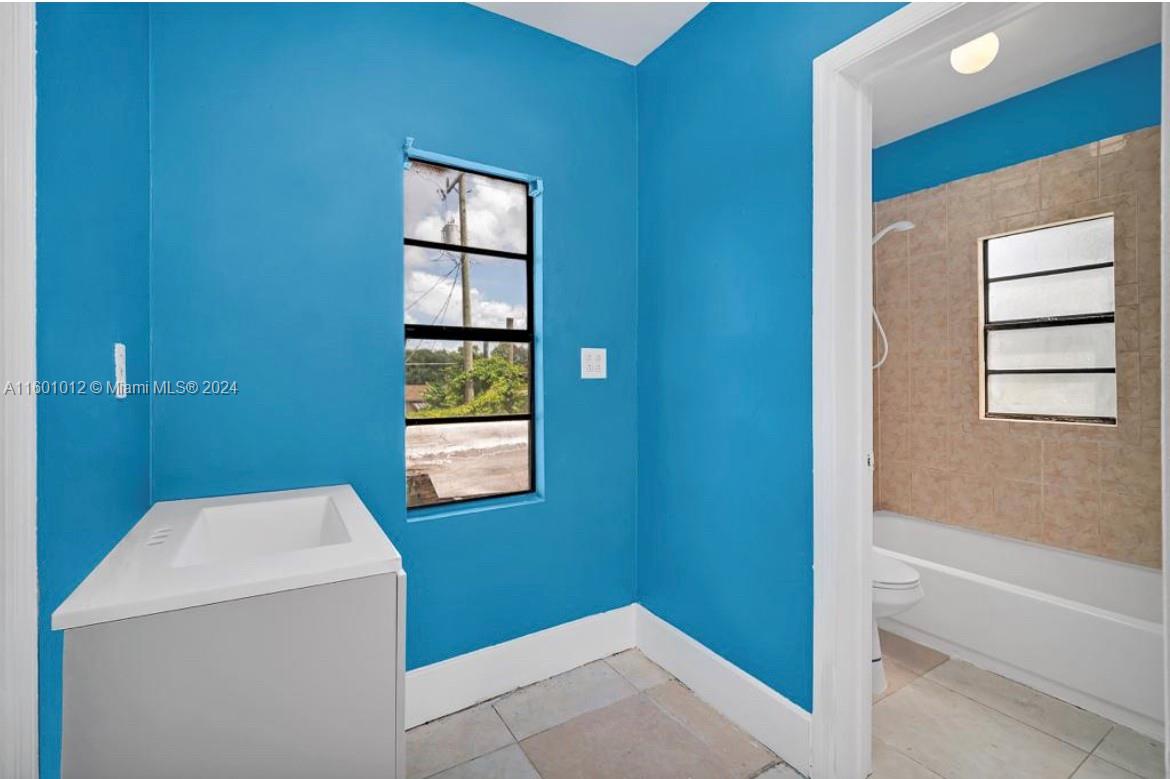 613 Sharar Ave # 2, Opa-Locka Unit: 2