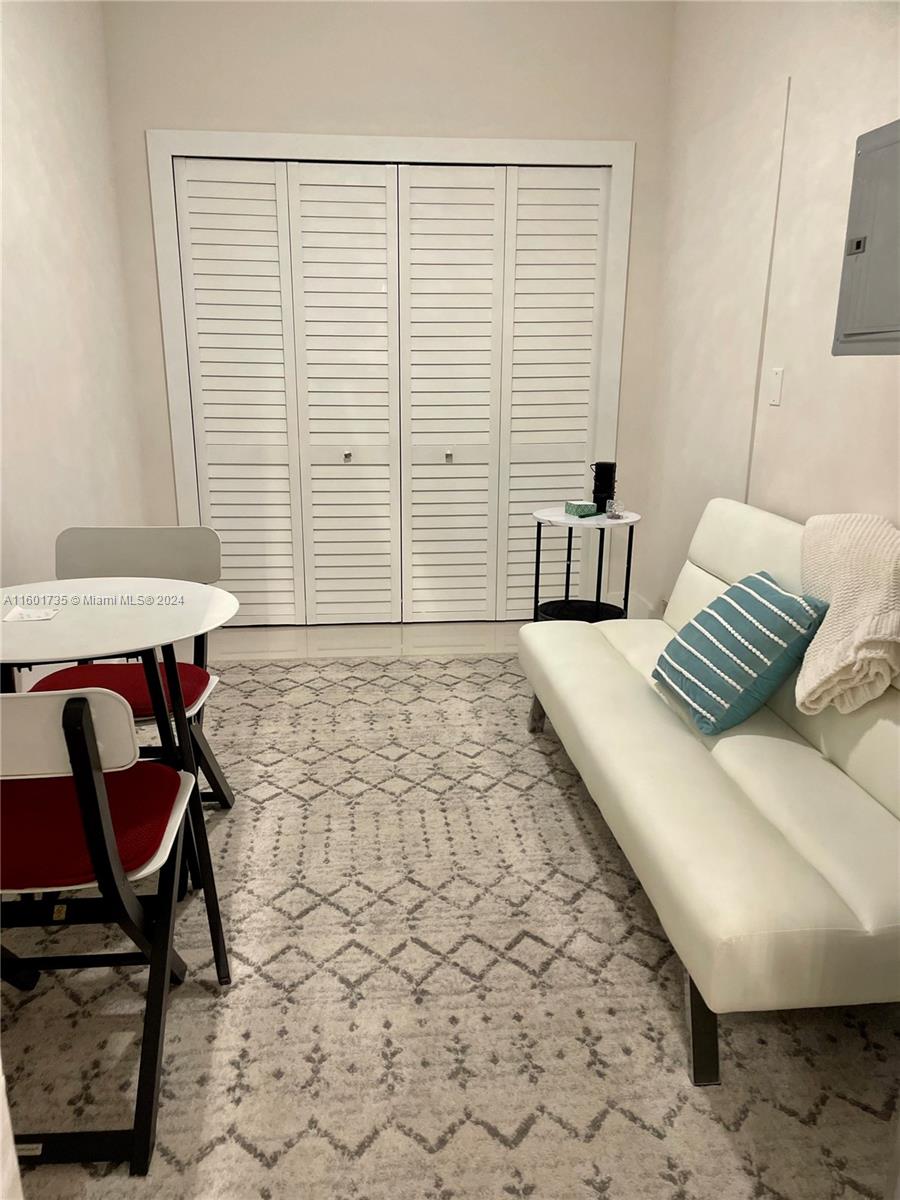 10185 Collins Ave(+DEN) Unit: PH06