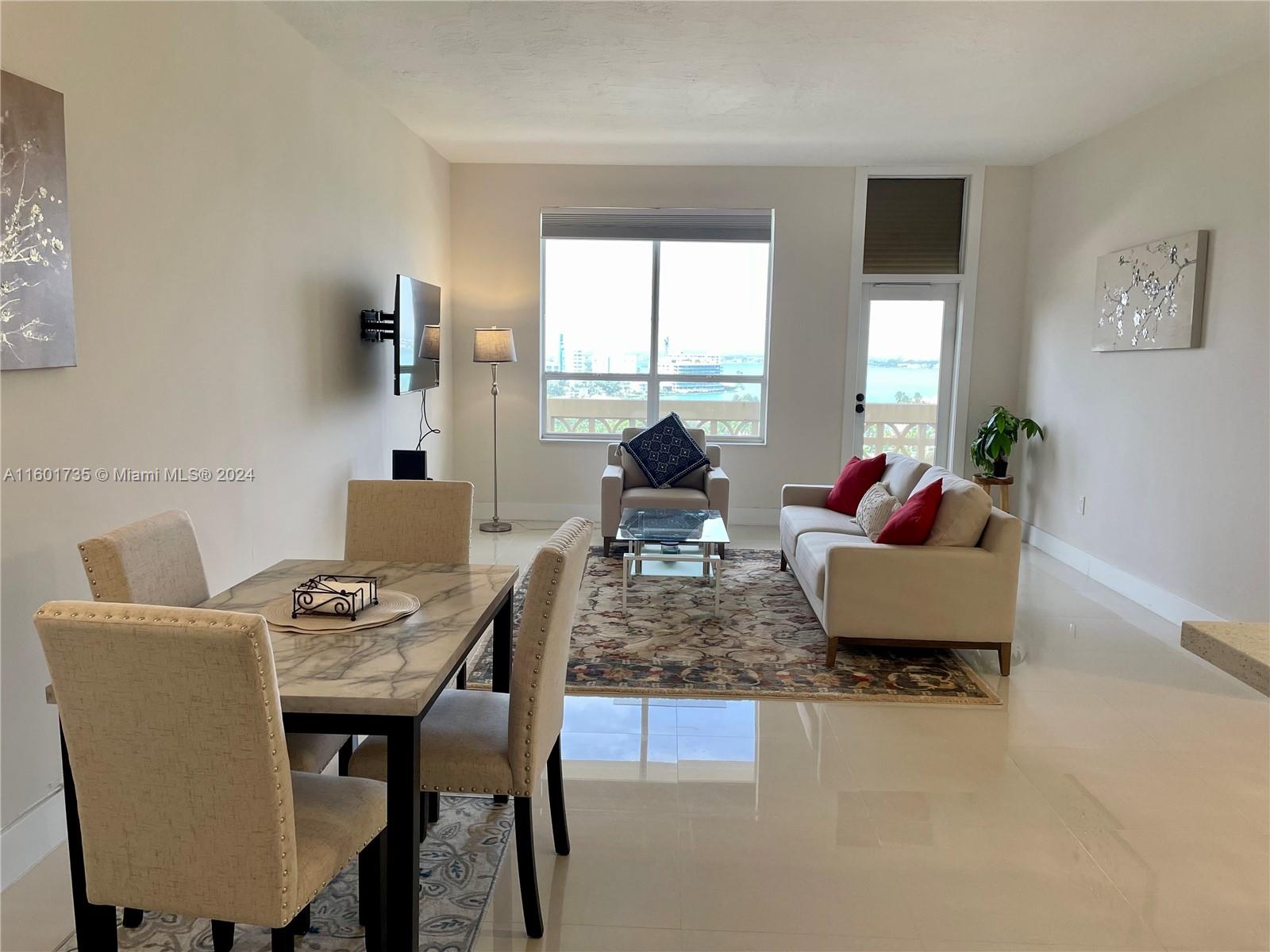 10185 Collins Ave(+DEN) Unit: PH06