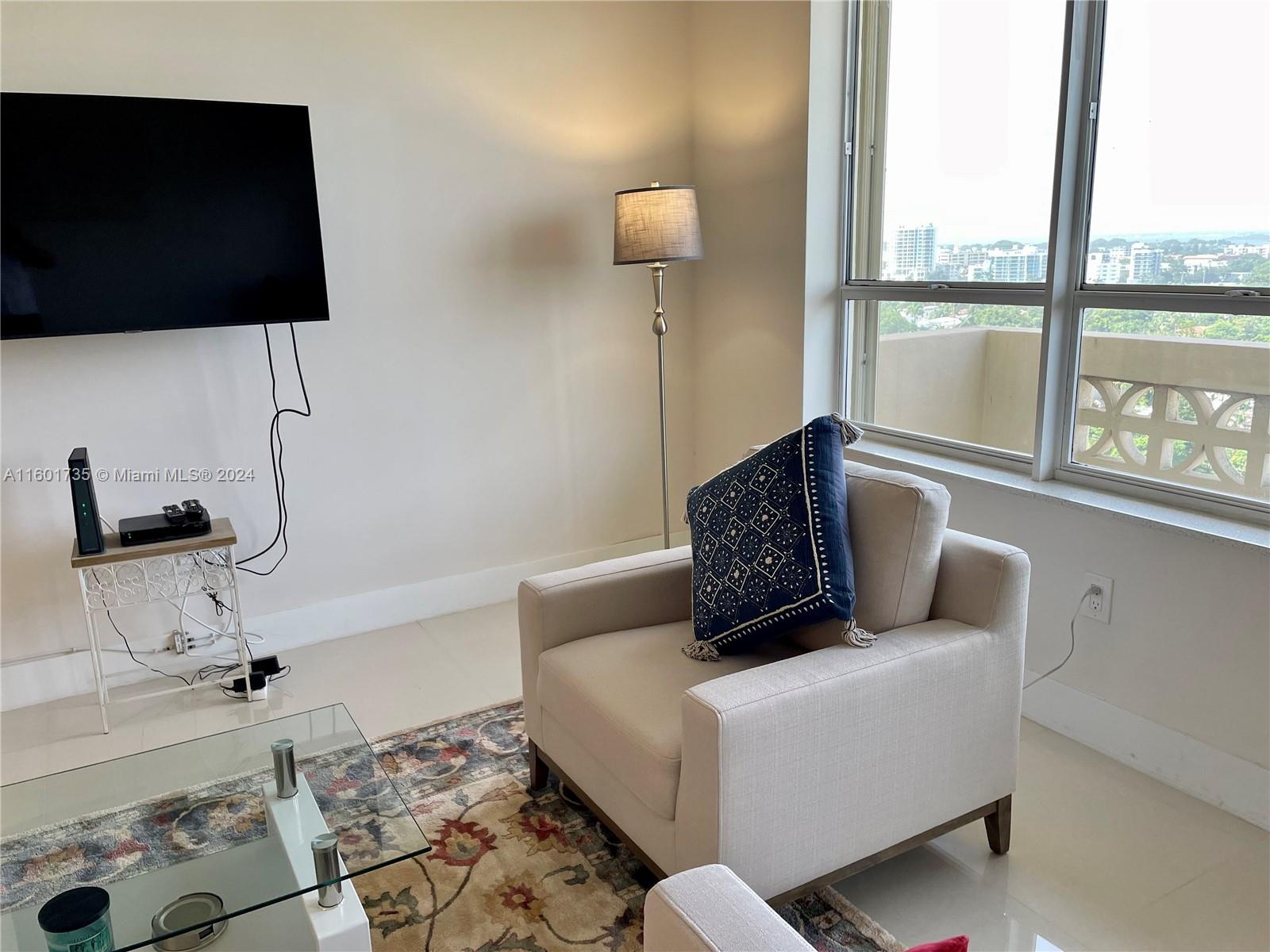 10185 Collins Ave(+DEN) Unit: PH06