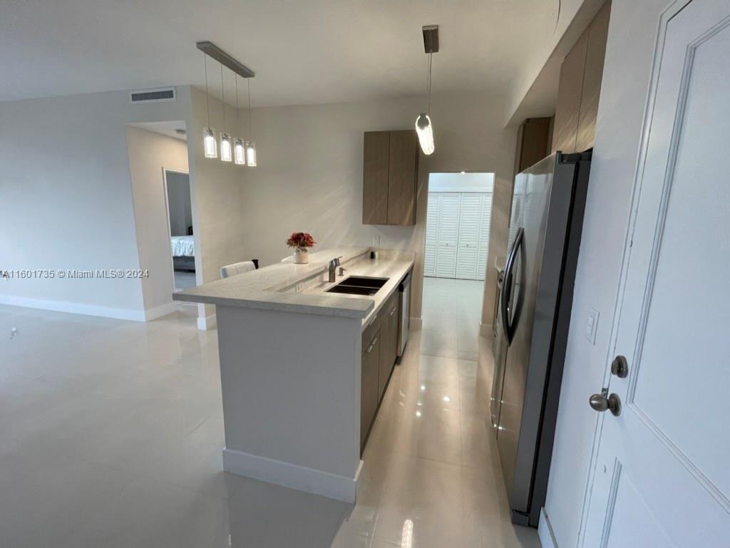 10185 Collins Ave(+DEN) Unit: PH06