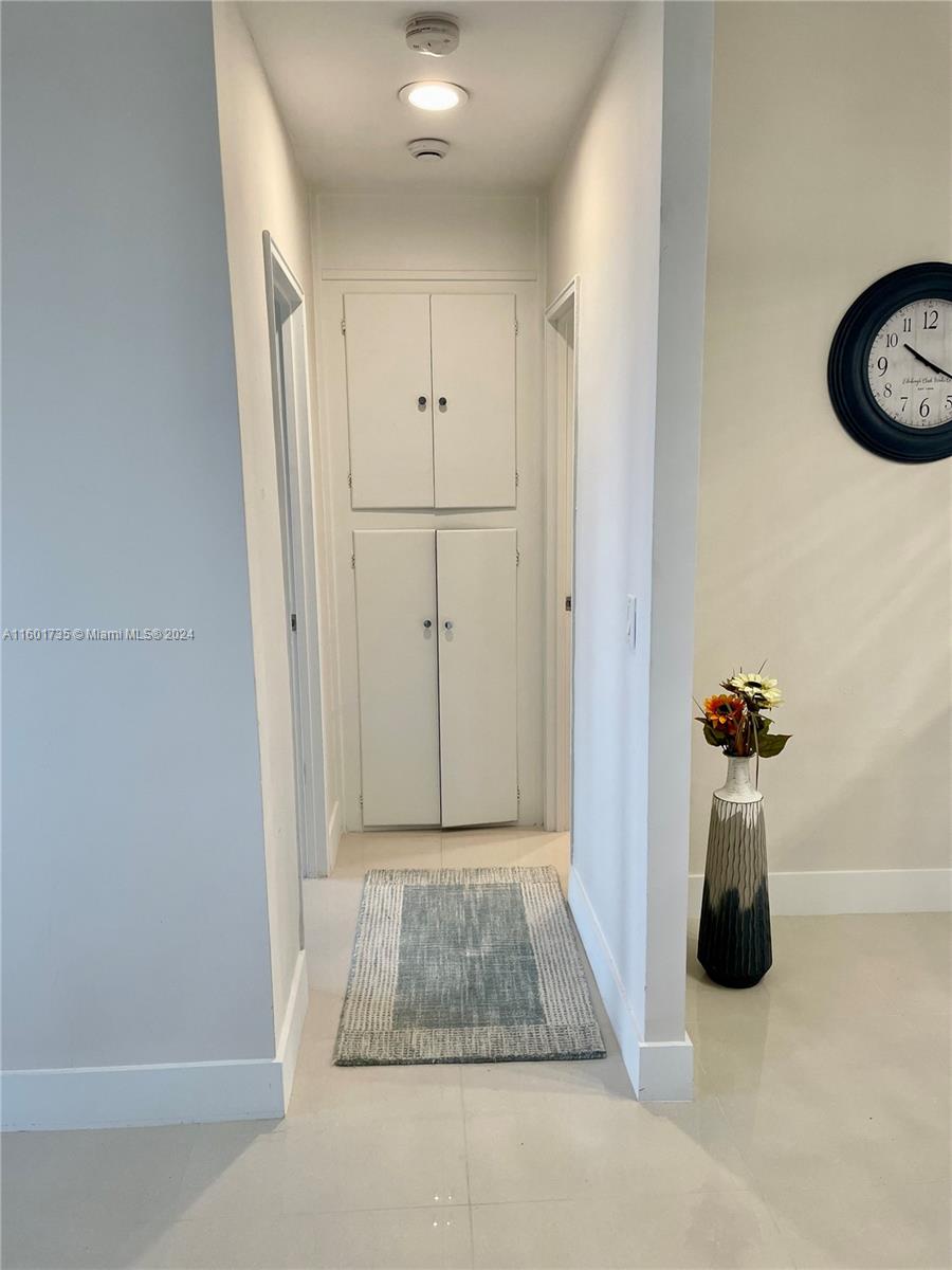 10185 Collins Ave(+DEN) Unit: PH06