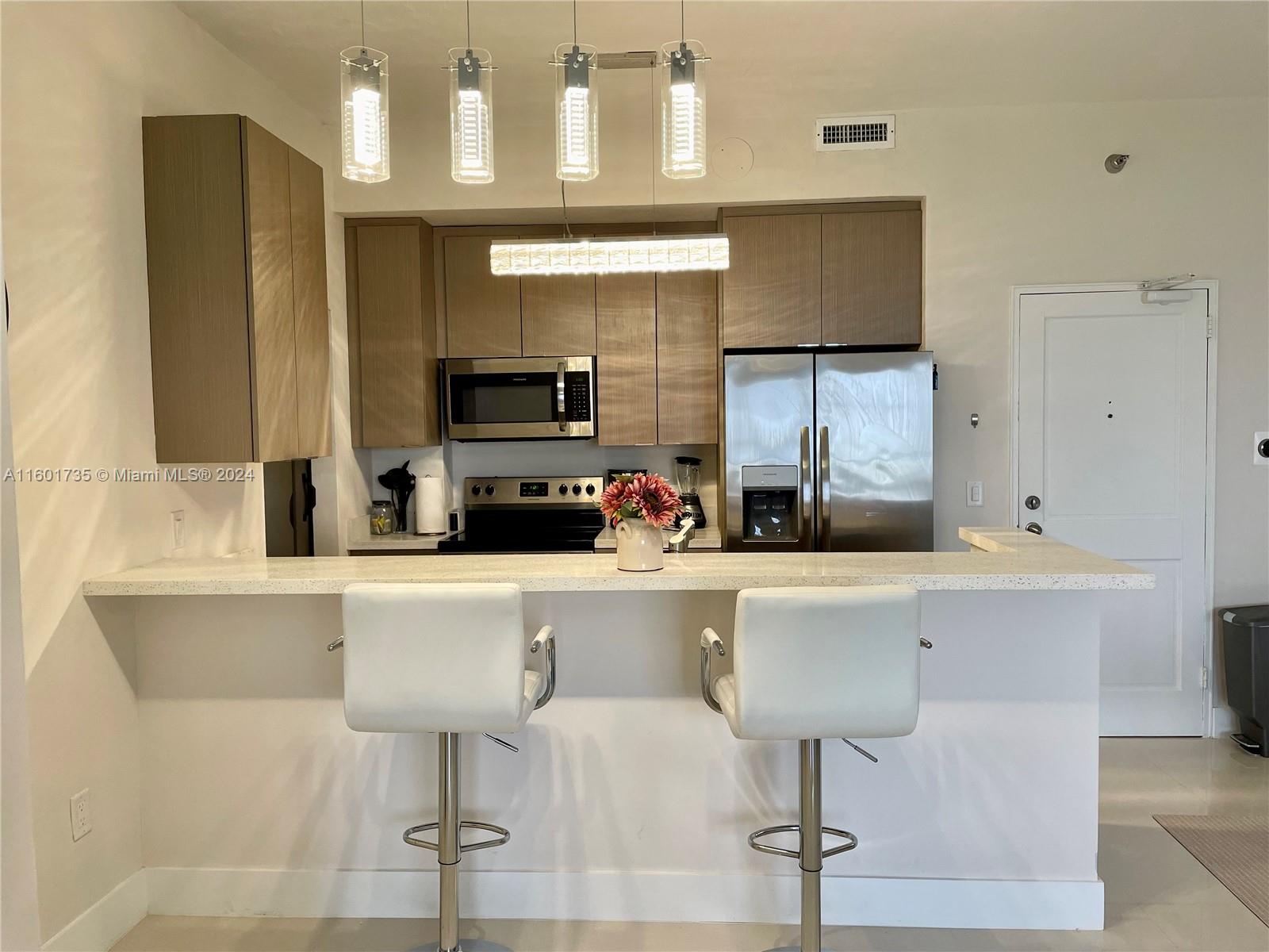10185 Collins Ave(+DEN) Unit: PH06