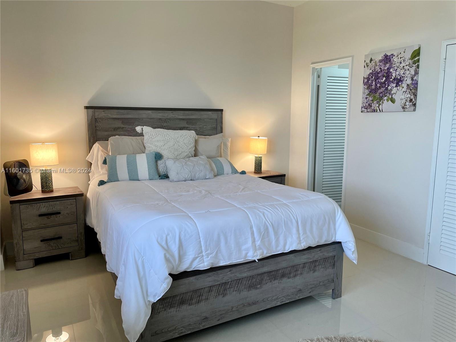 10185 Collins Ave(+DEN) Unit: PH06