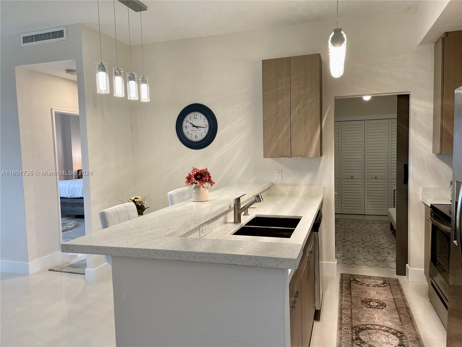 10185 Collins Ave(+DEN) Unit: PH06