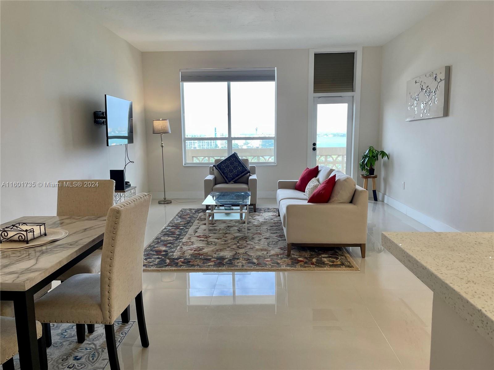 10185 Collins Ave(+DEN) Unit: PH06