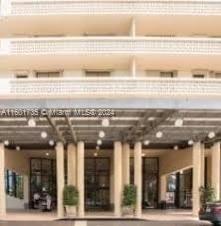 10185 Collins Ave(+DEN) Unit: PH06
