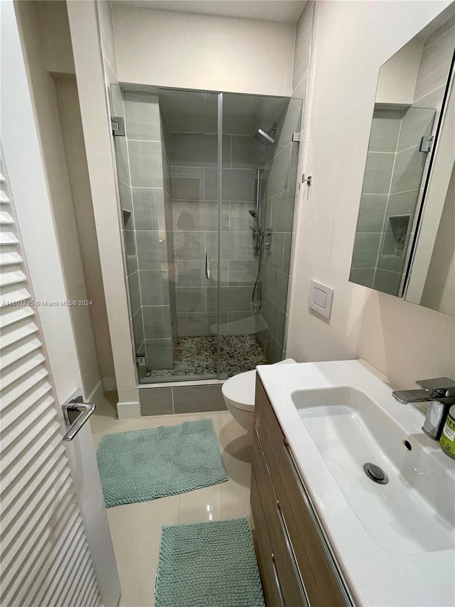 10185 Collins Ave(+DEN) Unit: PH06