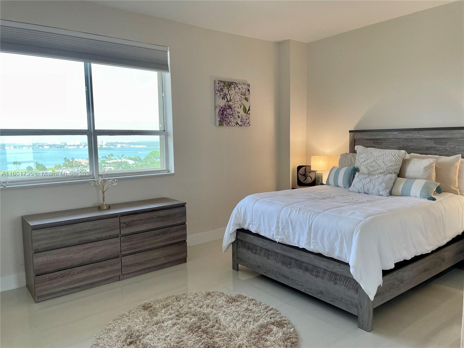10185 Collins Ave(+DEN) Unit: PH06