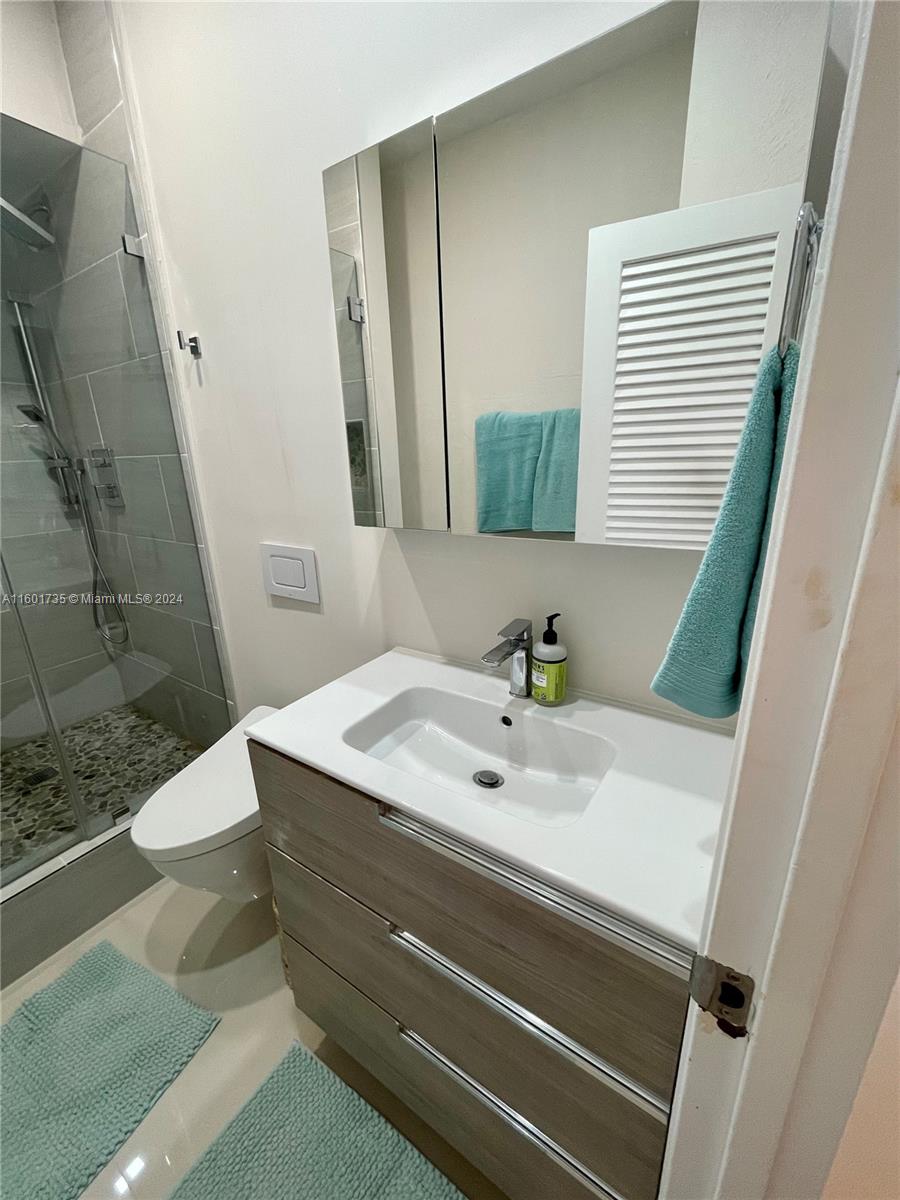 10185 Collins Ave(+DEN) Unit: PH06