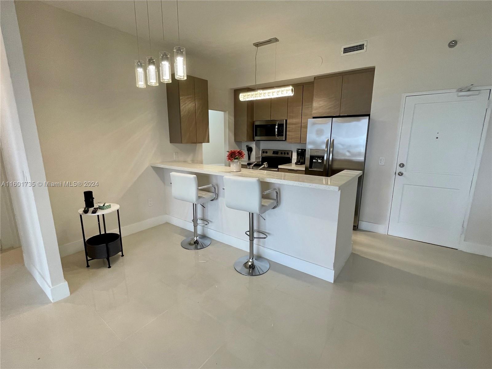10185 Collins Ave(+DEN) Unit: PH06