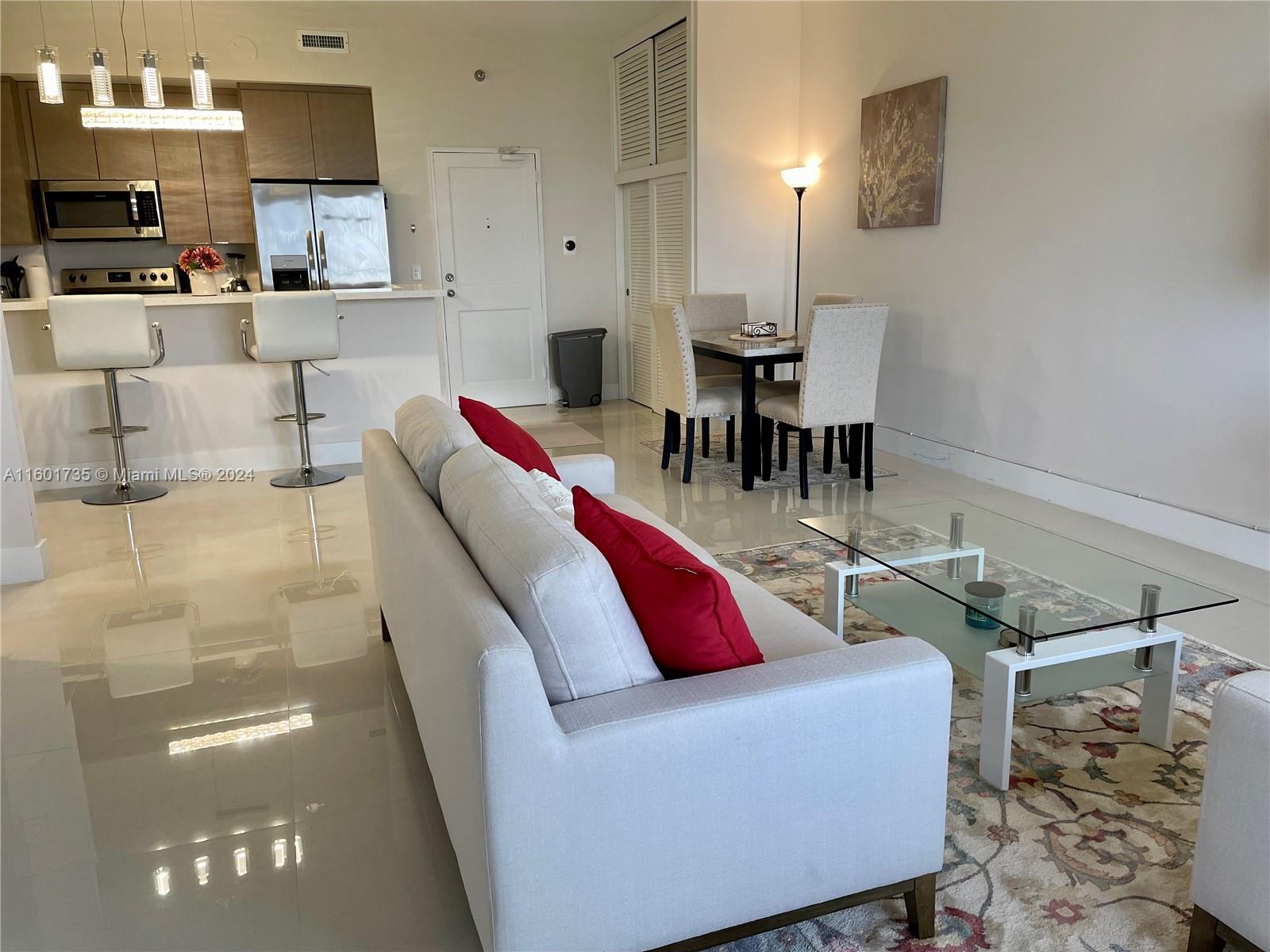 10185 Collins Ave(+DEN) Unit: PH06