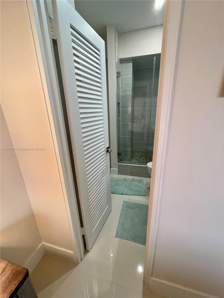 10185 Collins Ave(+DEN) Unit: PH06