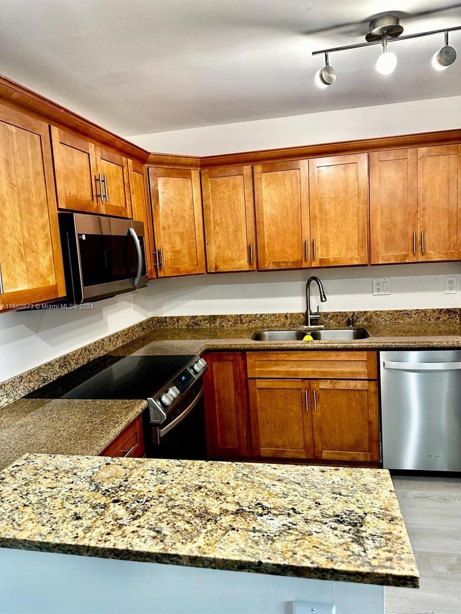 1450 Brickell Bay Dr # 406