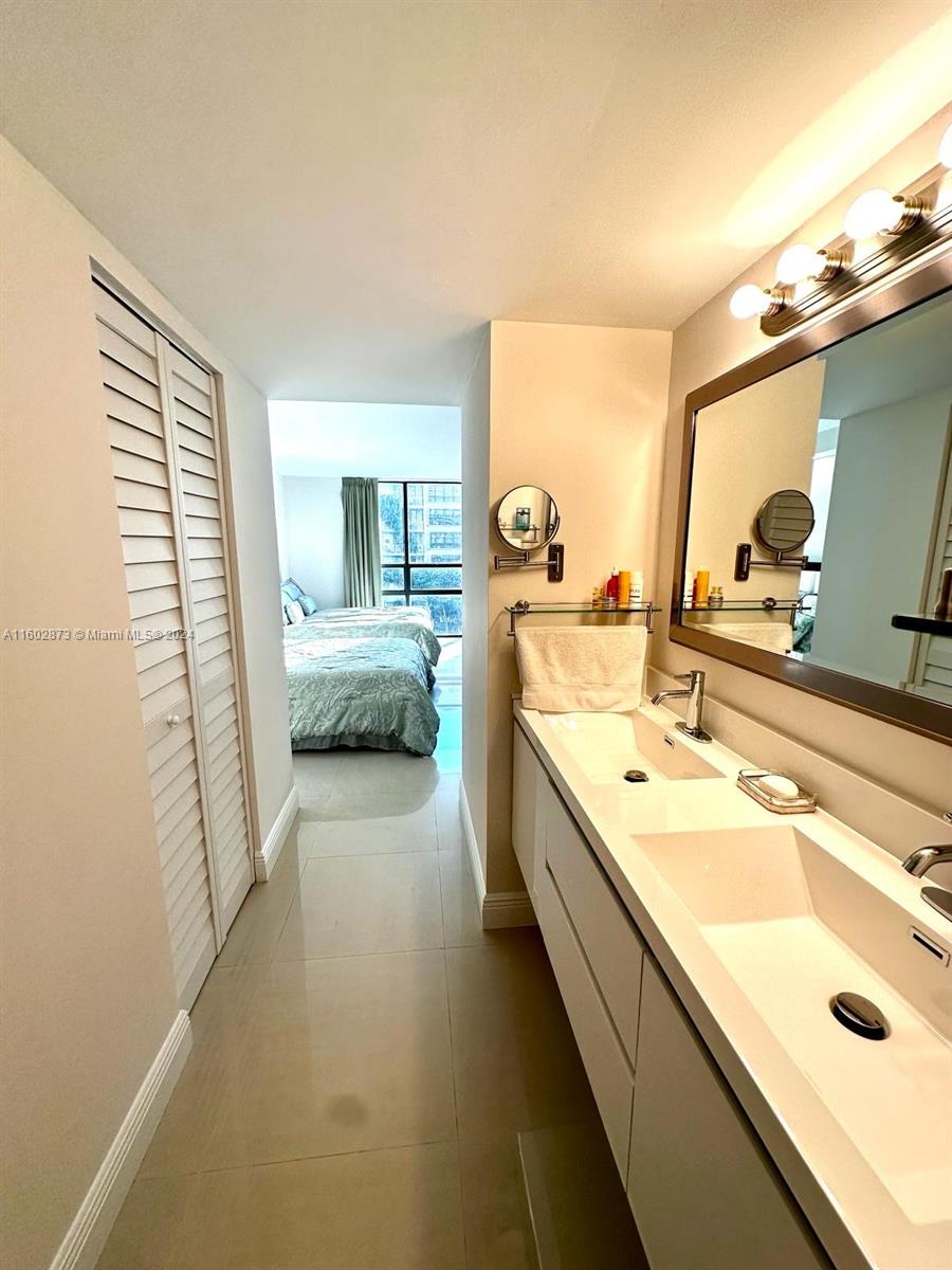 1450 Brickell Bay Dr # 406