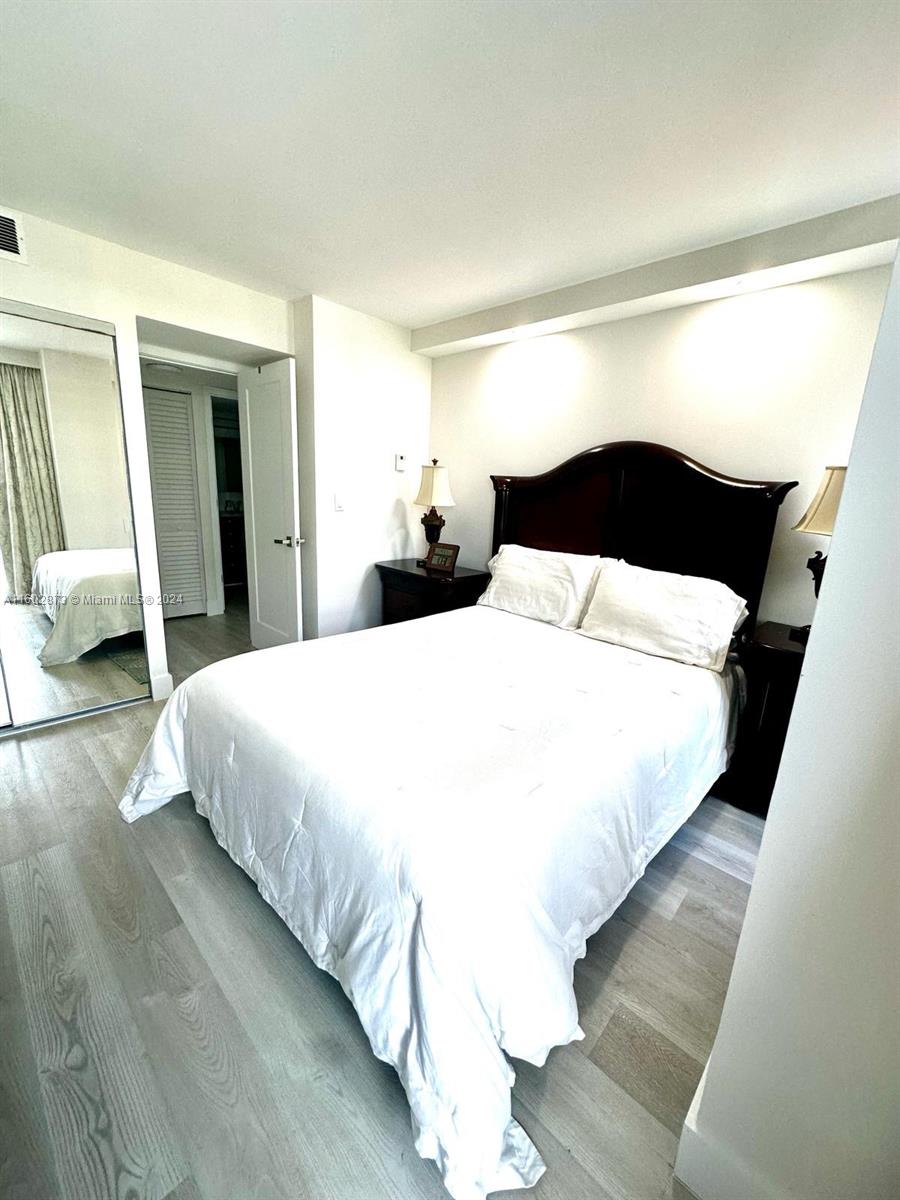 1450 Brickell Bay Dr # 406