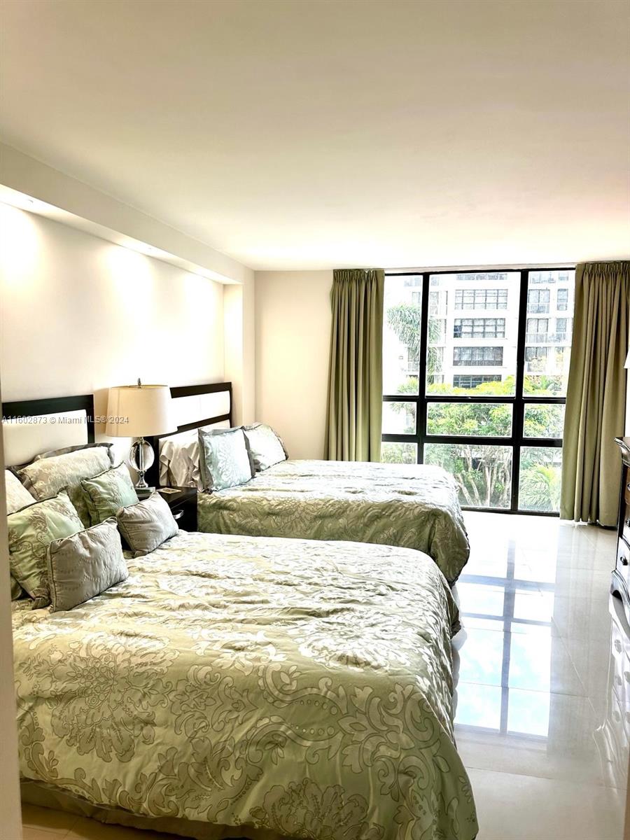 1450 Brickell Bay Dr # 406