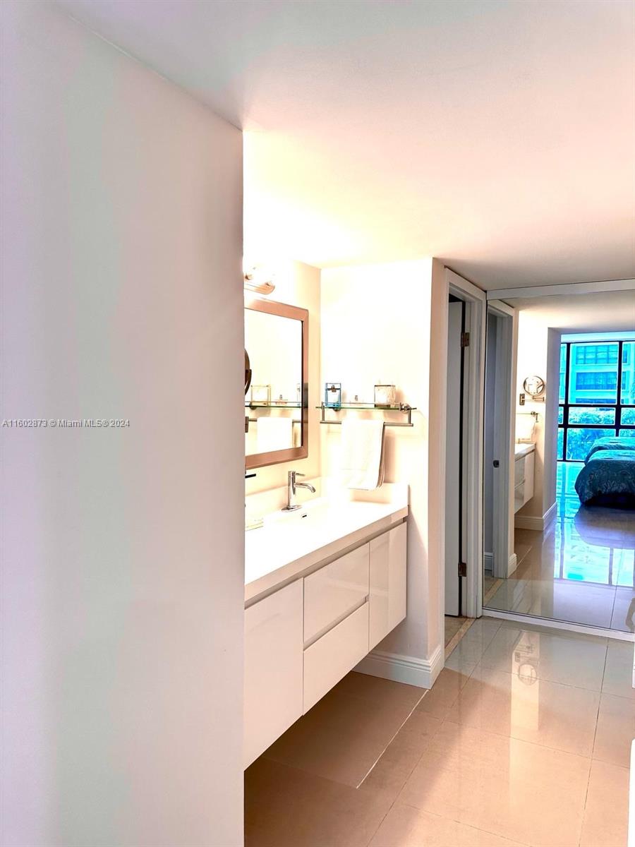 1450 Brickell Bay Dr # 406