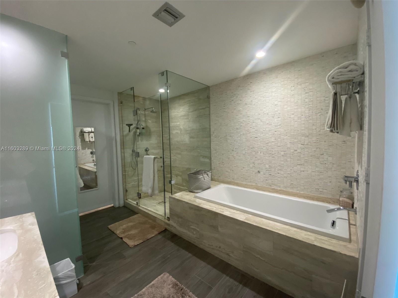 2900 NE 7th Ave # 2102