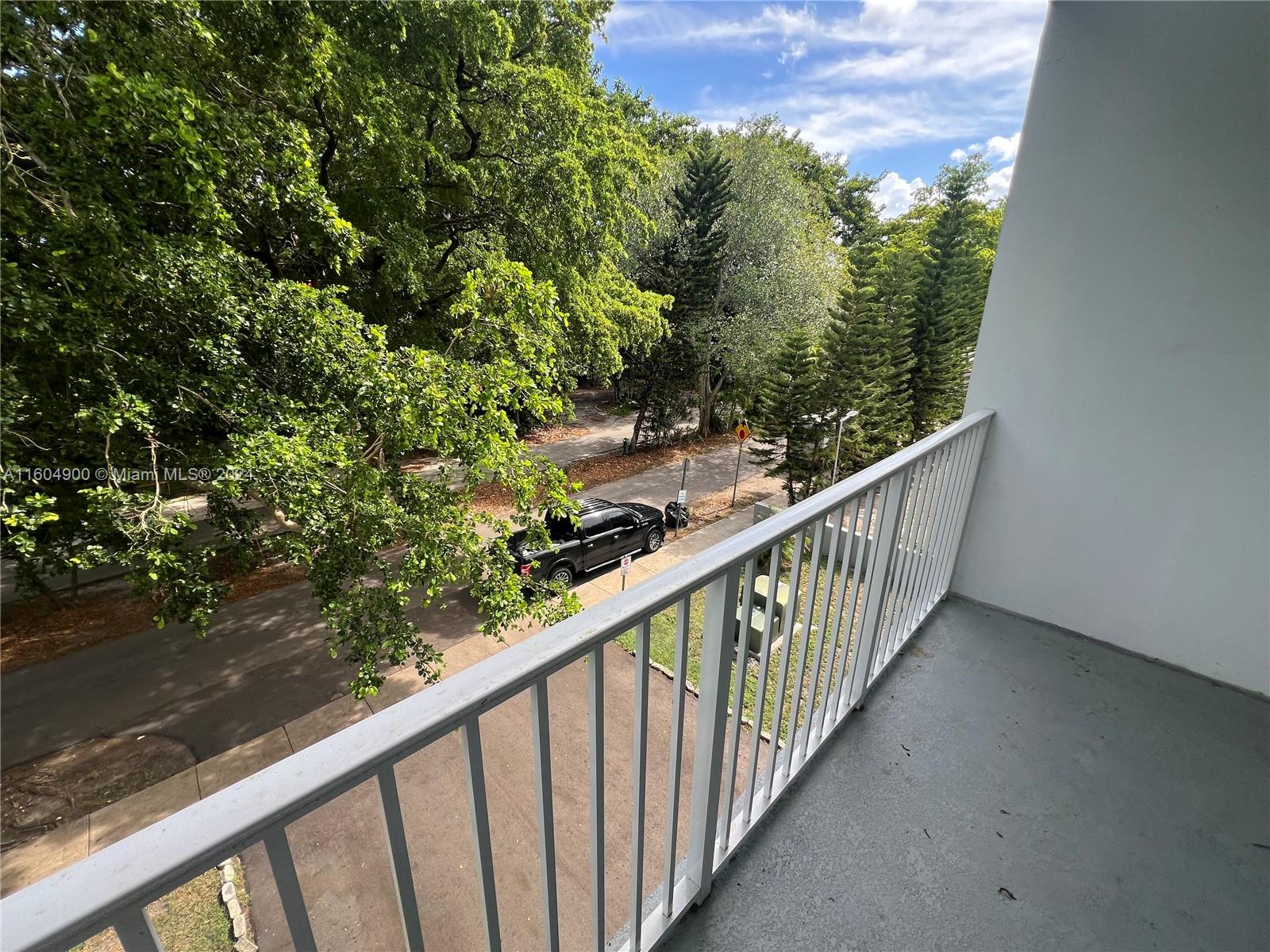 645 NE 121st St # 302