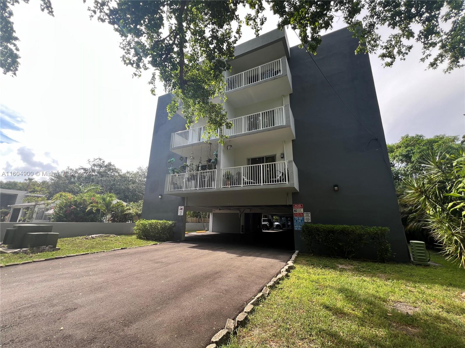 645 NE 121st St # 302