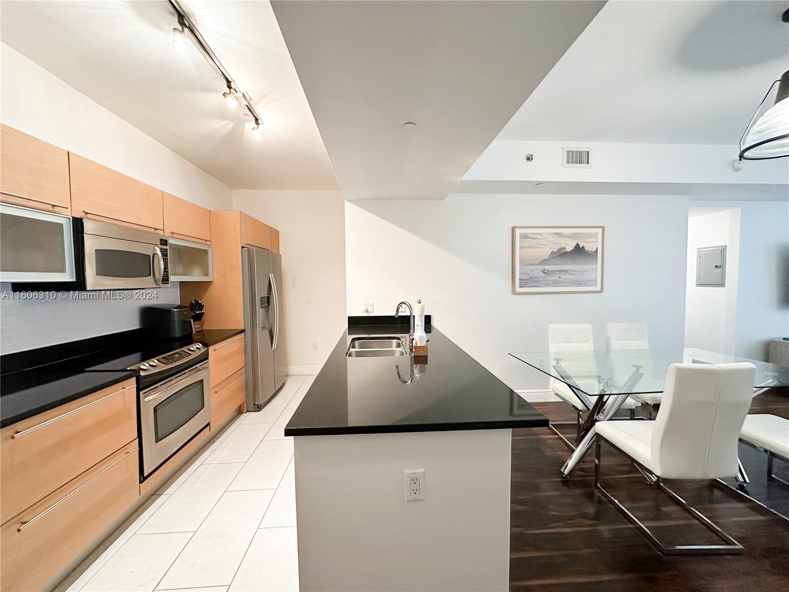 951 Brickell Ave # 601