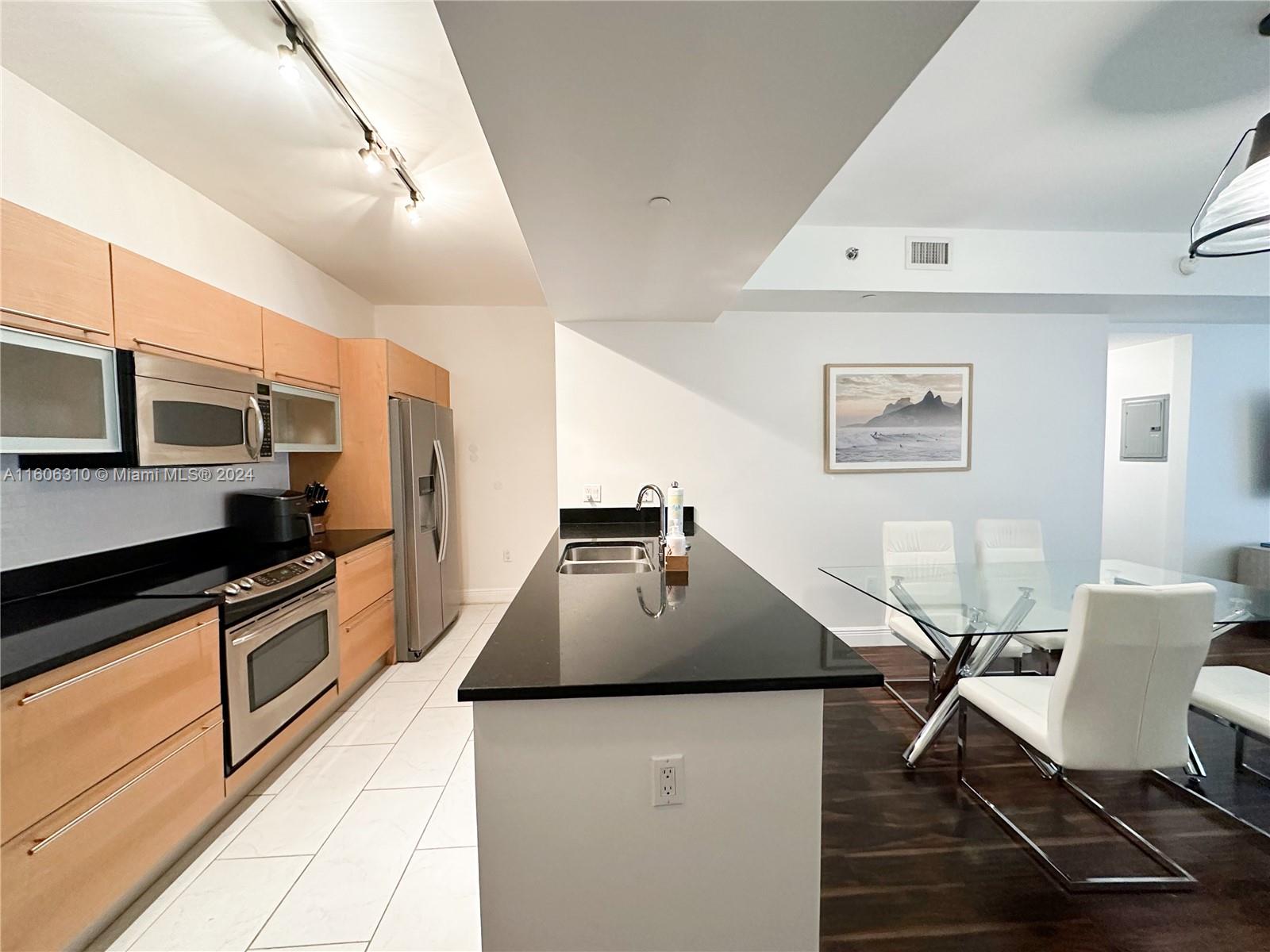 951 Brickell Ave # 601