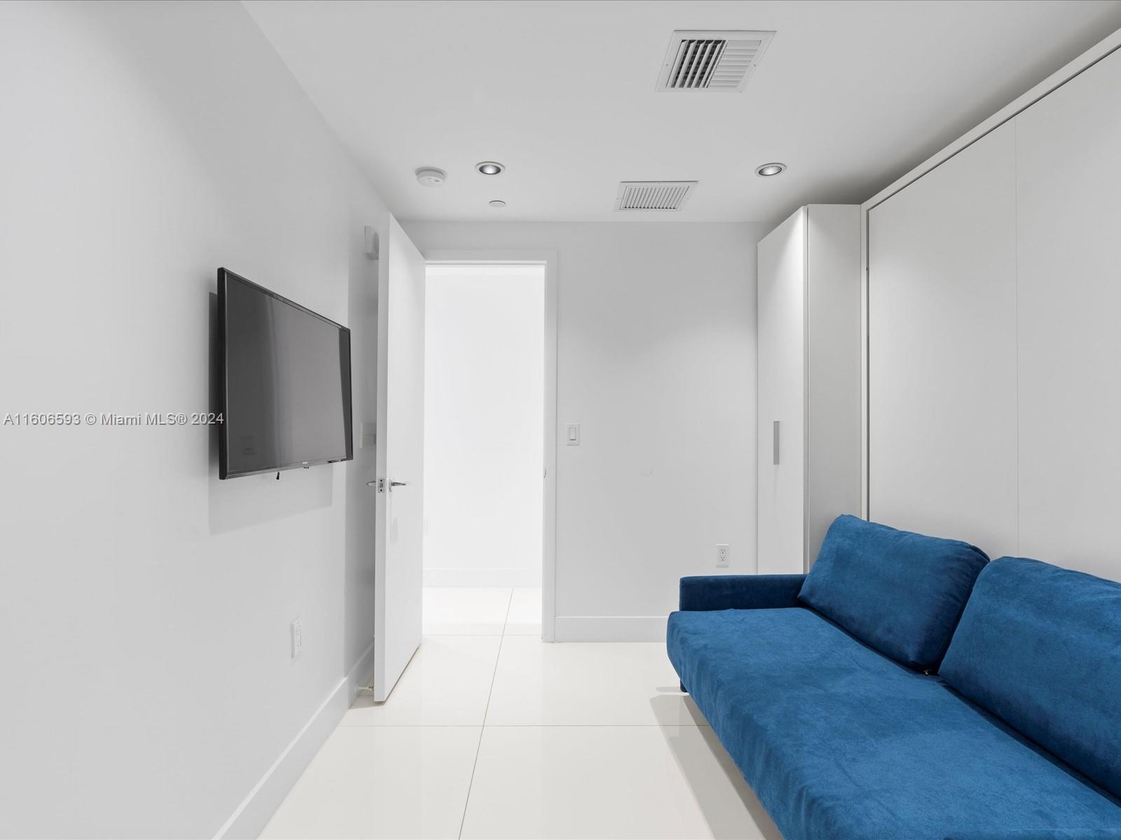 17121 Collins Ave # 1607
