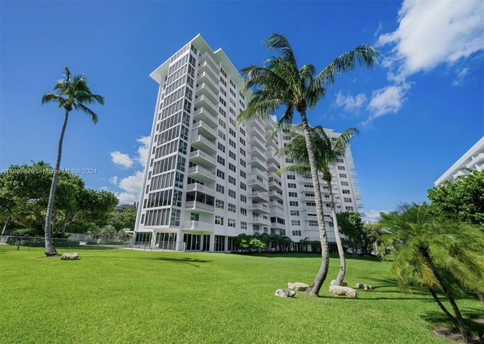 200 Ocean Lane Dr # 907