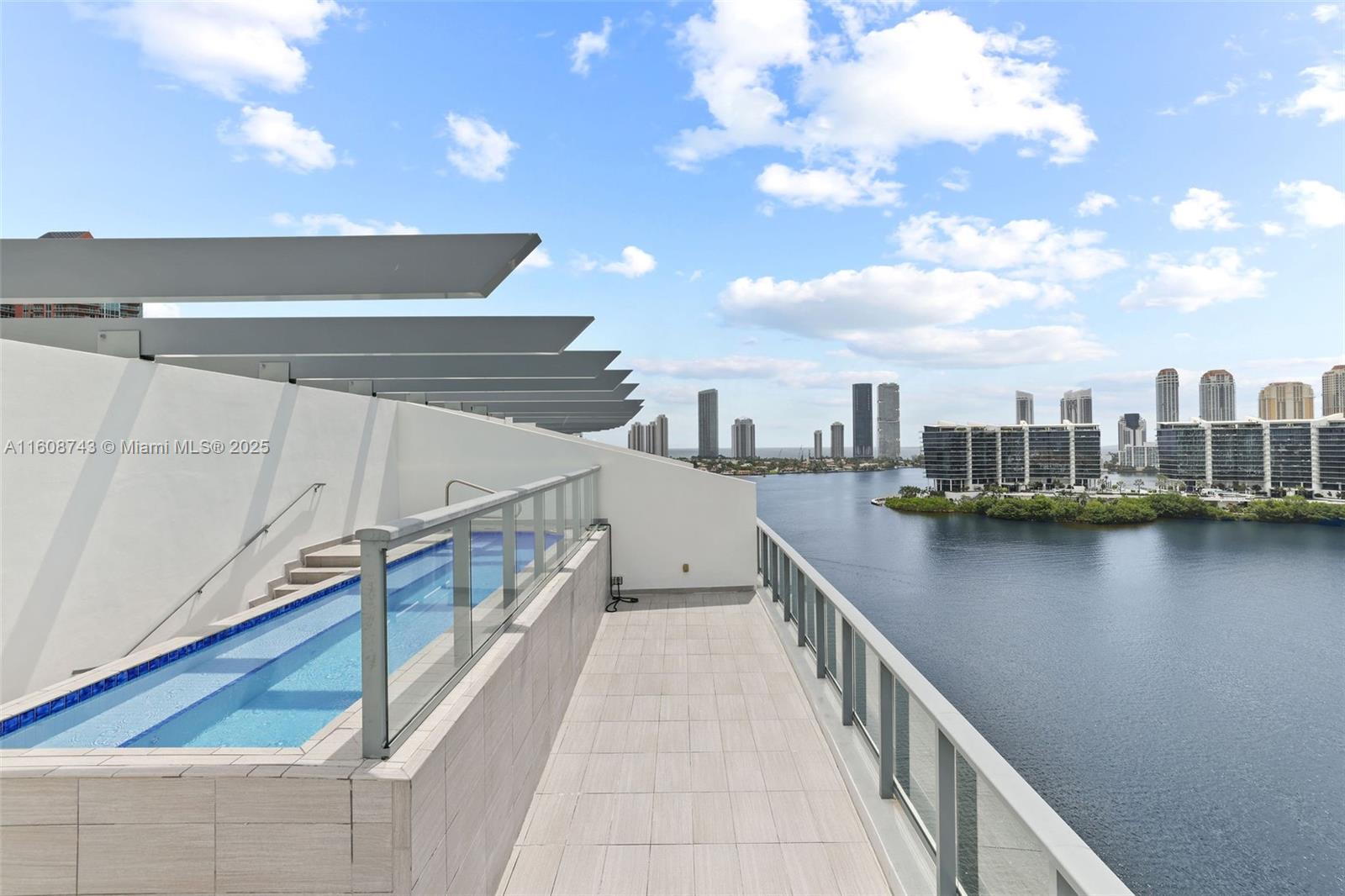 3300 NE 188th St Unit: UPH12 + Rooftop