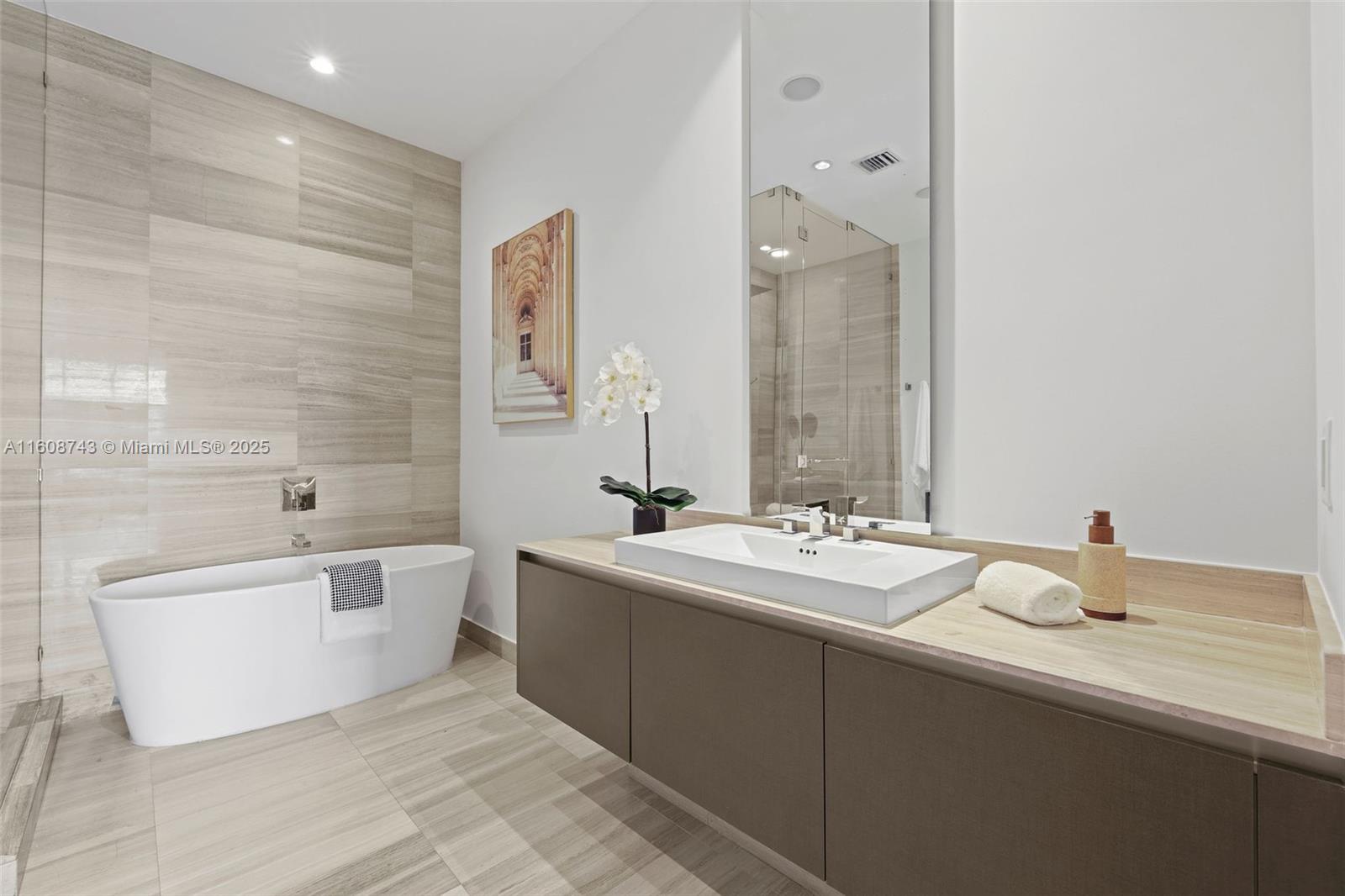 3300 NE 188th St Unit: UPH12 + Rooftop