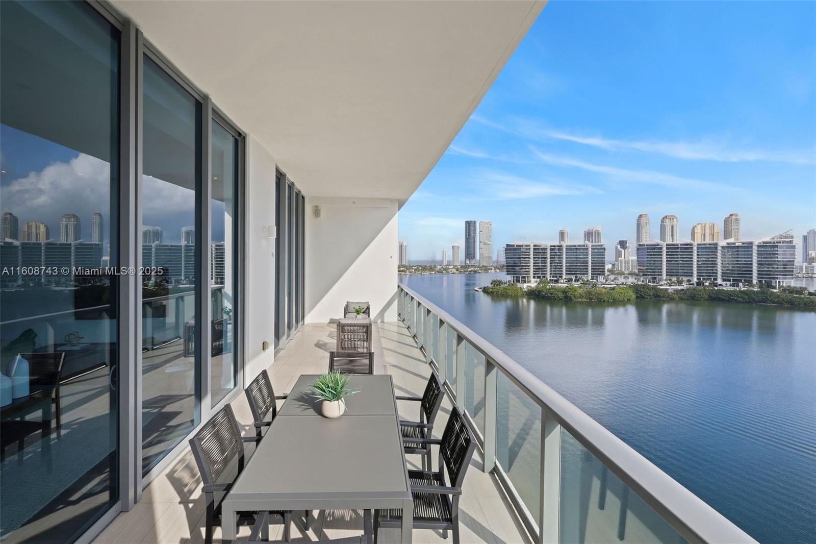 3300 NE 188th St Unit: UPH12 + Rooftop