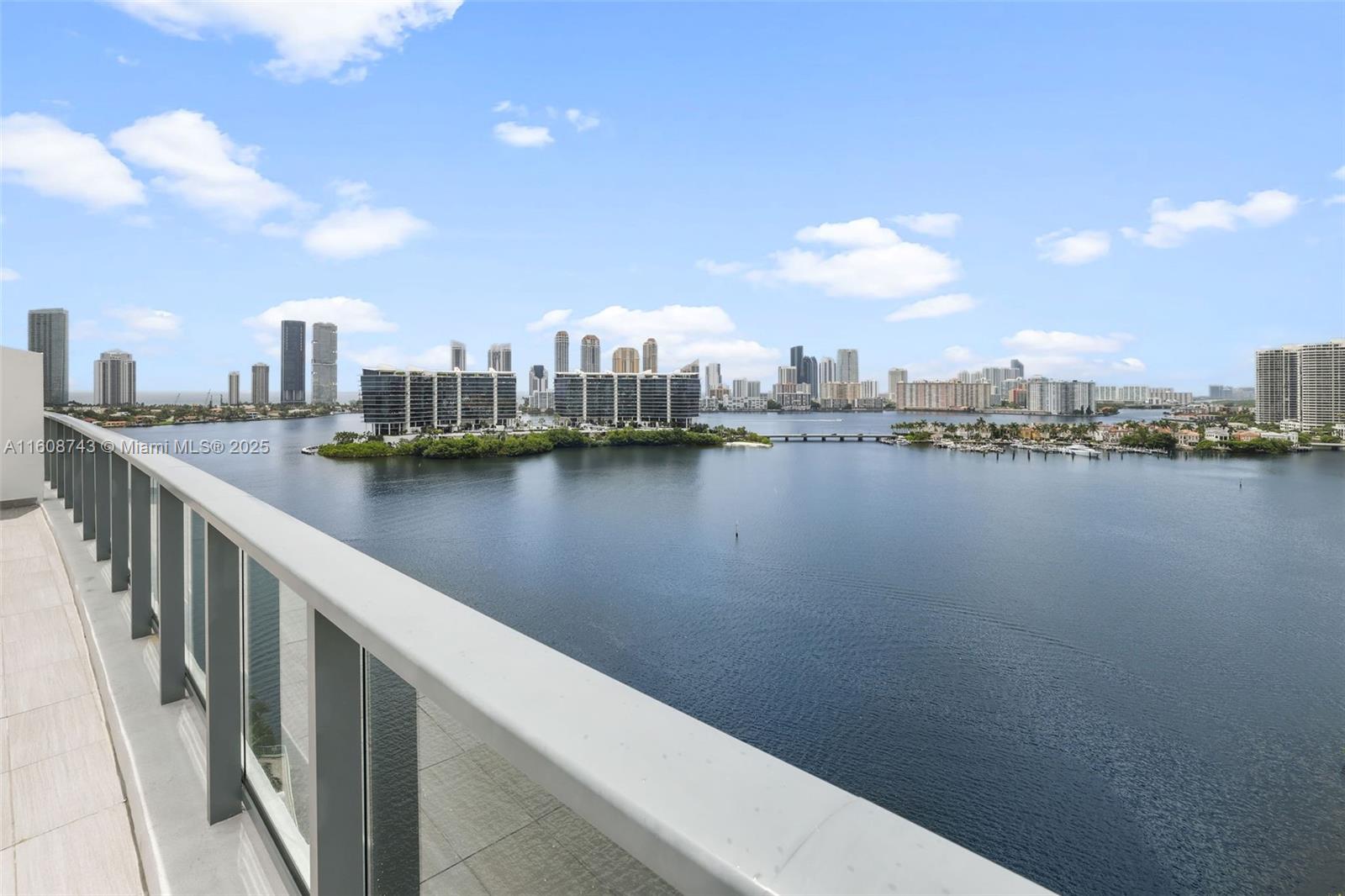 3300 NE 188th St Unit: UPH12 + Rooftop