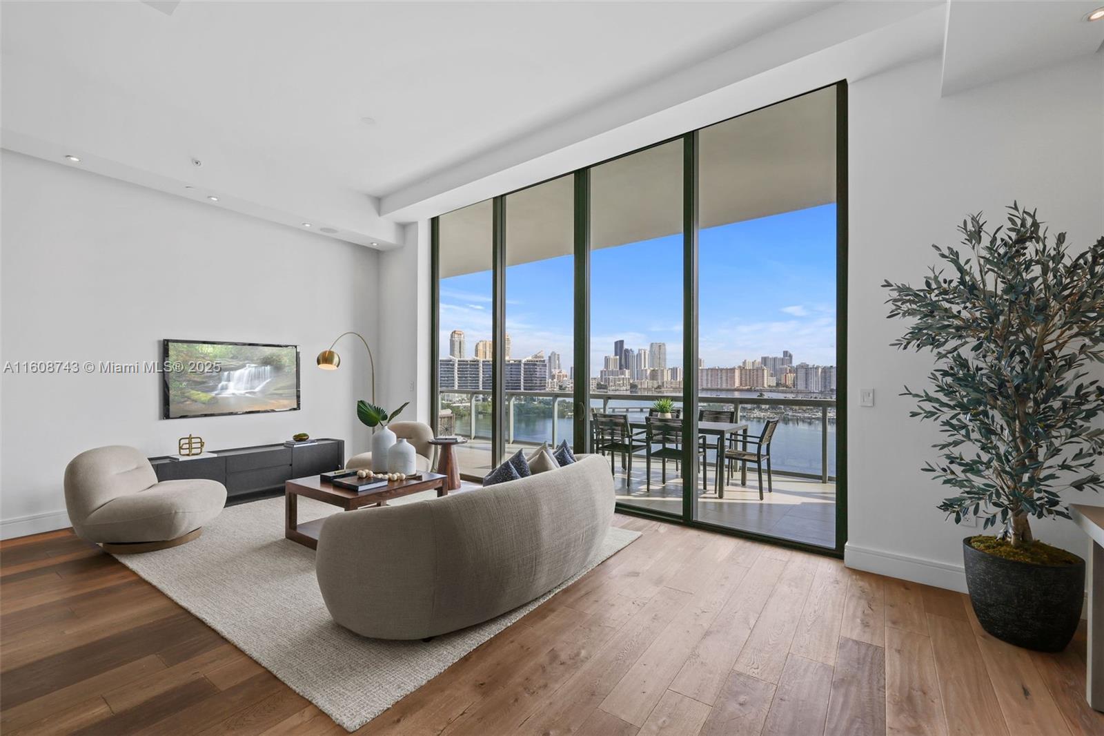 3300 NE 188th St Unit: UPH12 + Rooftop